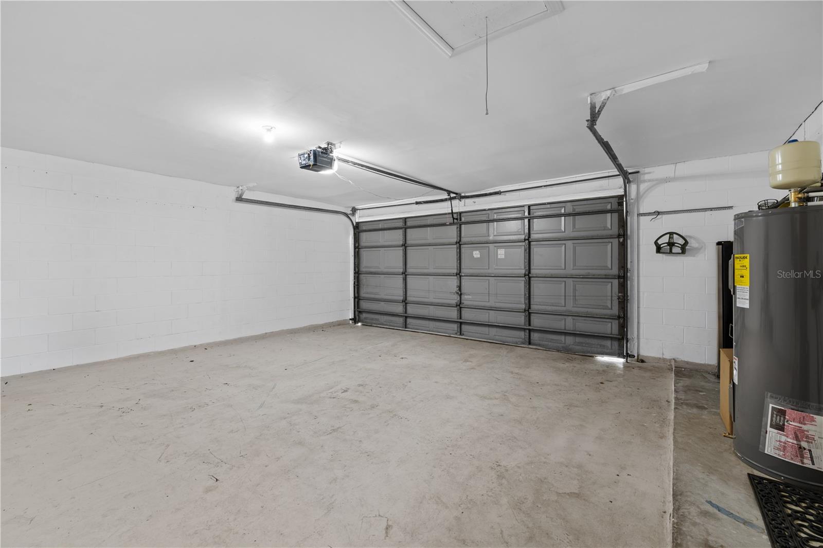 Listing photo id 83 for 1049 Neely Street