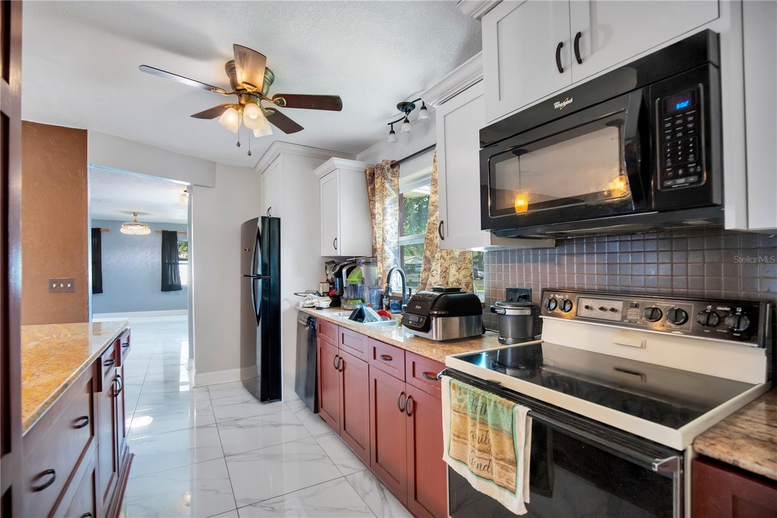 Image 10 of 33 For 2422 Sweetbriar Court