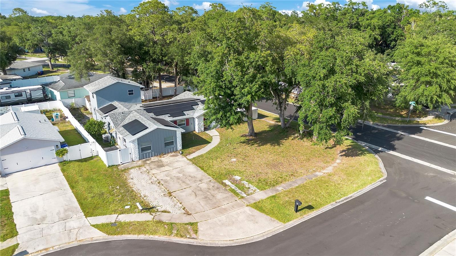 Image 29 of 33 For 2422 Sweetbriar Court