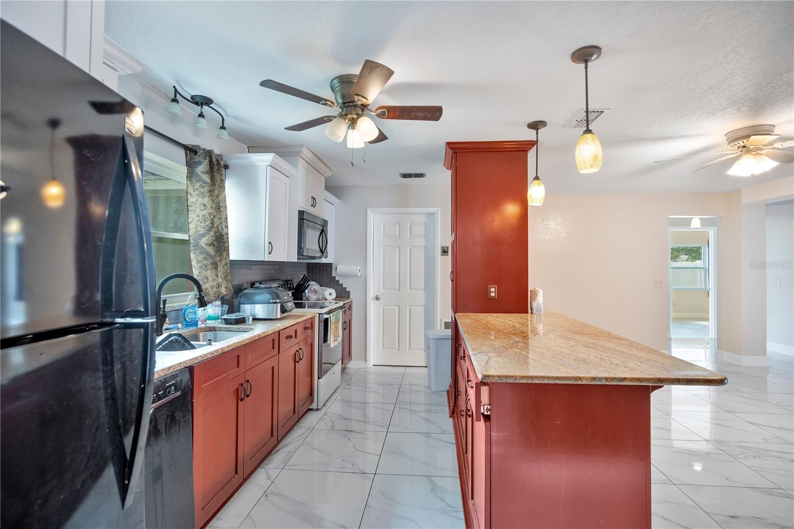 Image 8 of 33 For 2422 Sweetbriar Court