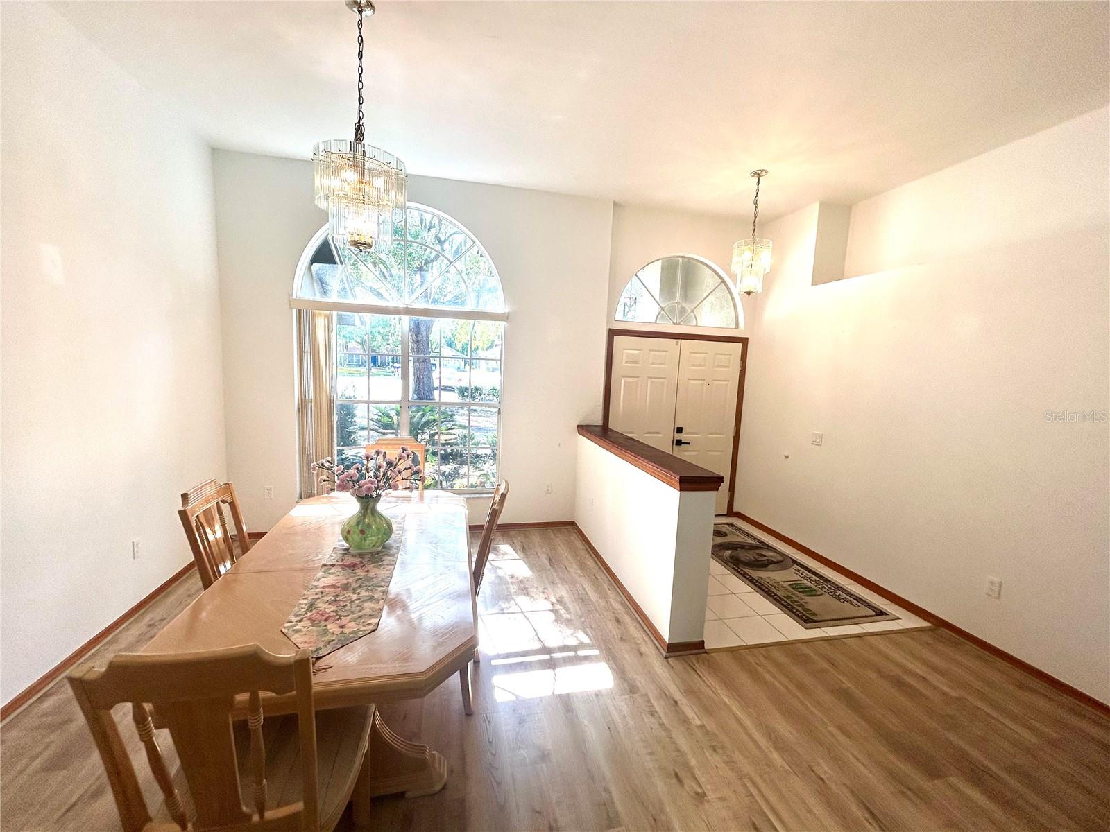 Listing photo id 8 for 1729 Buckhorn Place