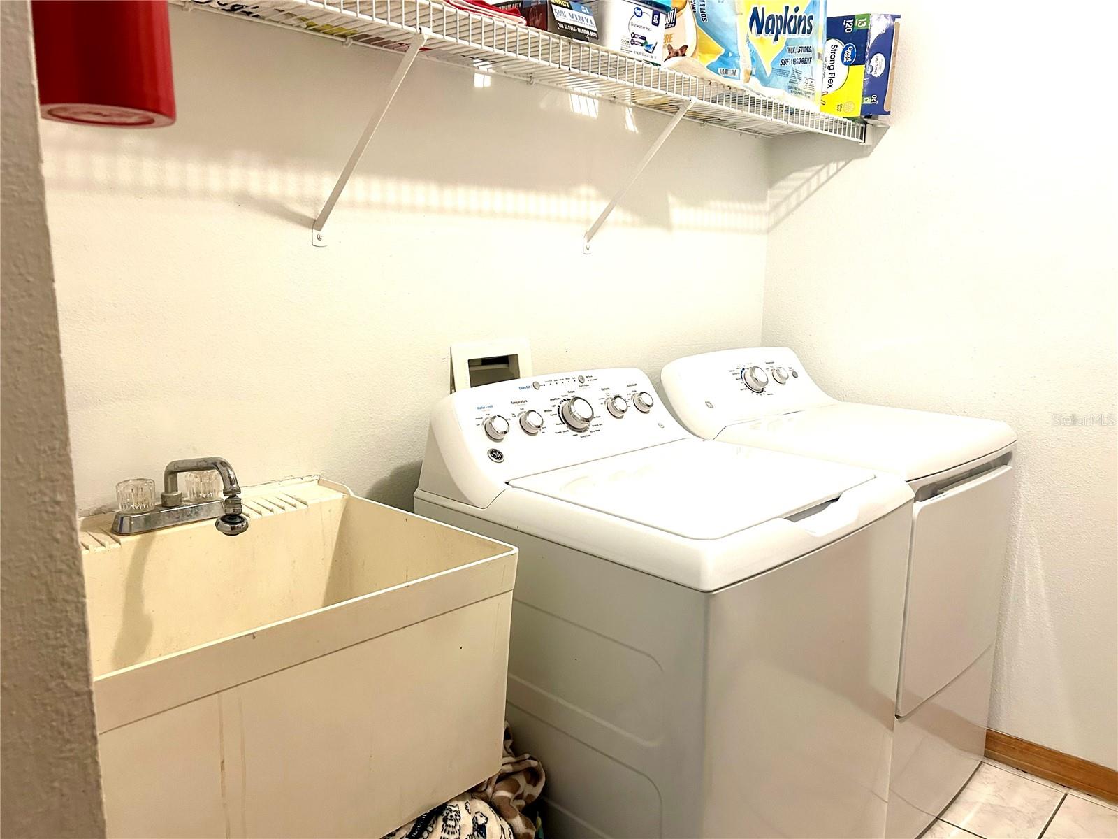Listing photo id 9 for 1729 Buckhorn Place