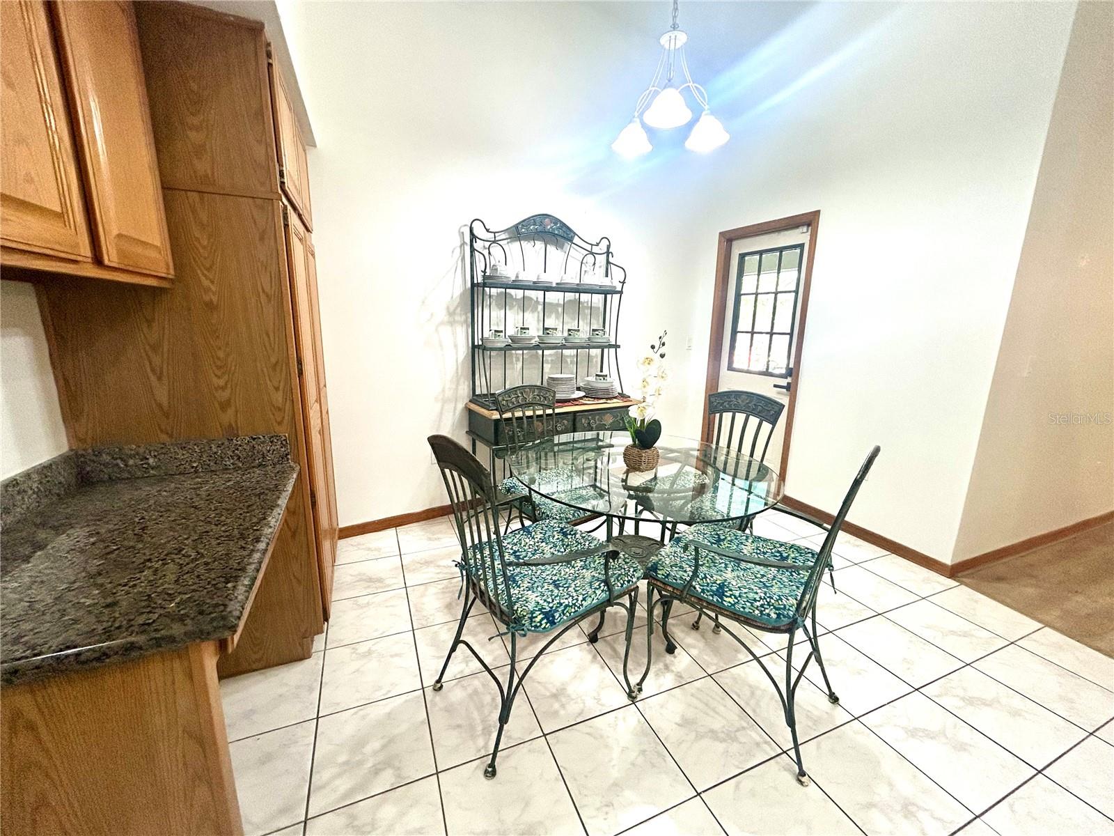 Listing photo id 10 for 1729 Buckhorn Place