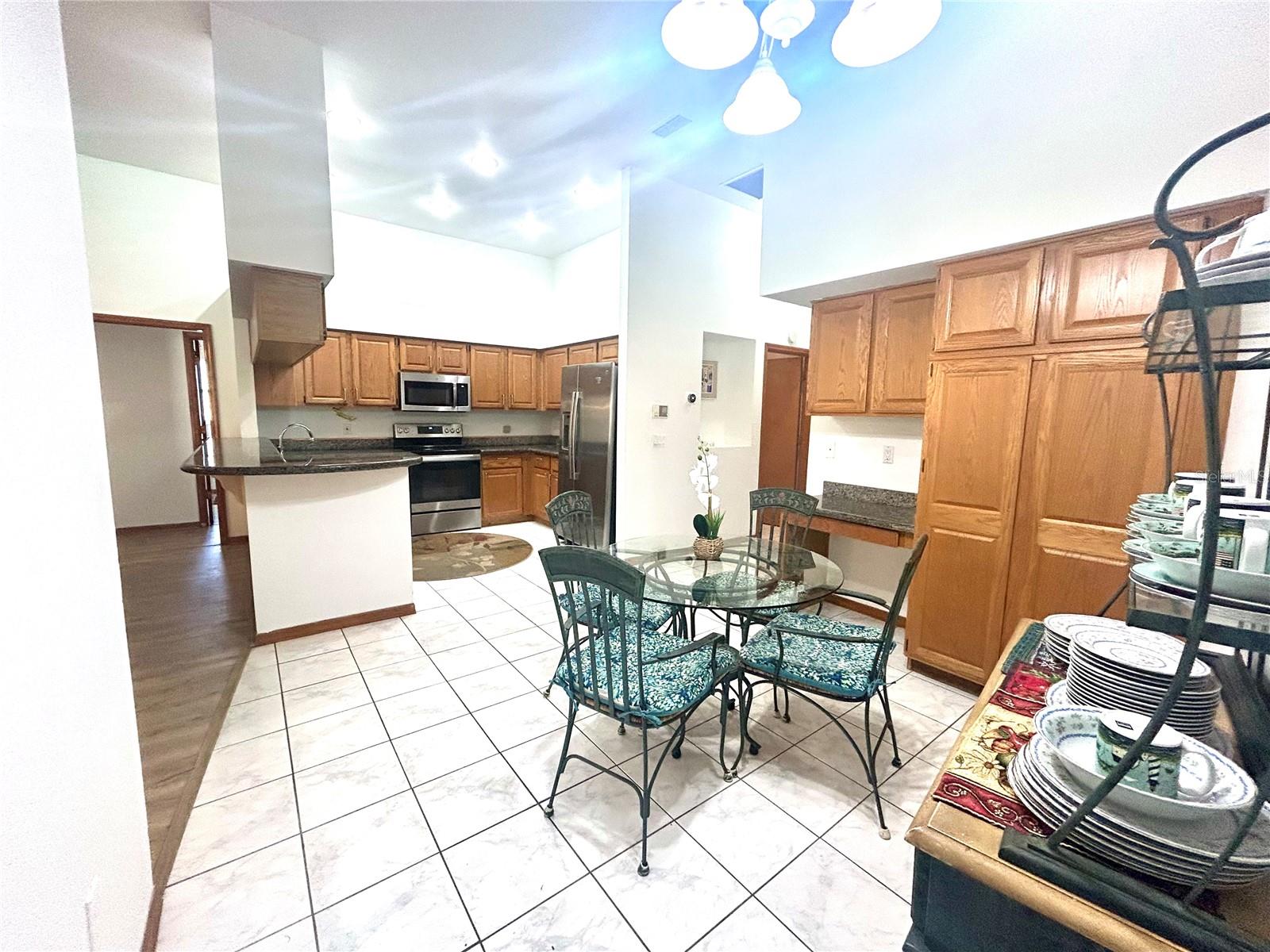 Listing photo id 13 for 1729 Buckhorn Place