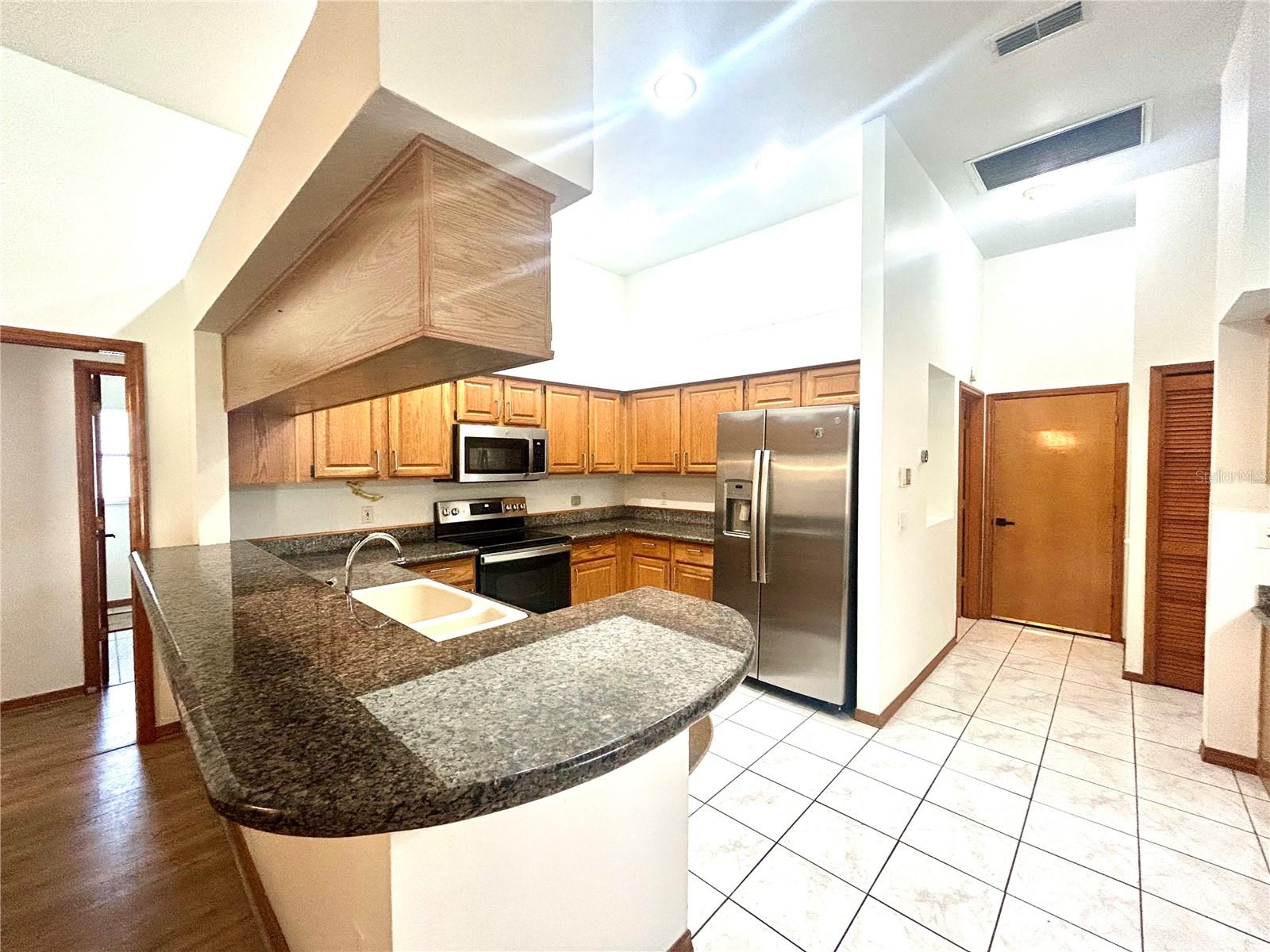 Listing photo id 14 for 1729 Buckhorn Place