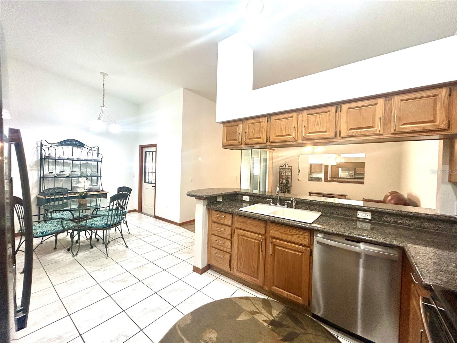 Listing photo id 16 for 1729 Buckhorn Place