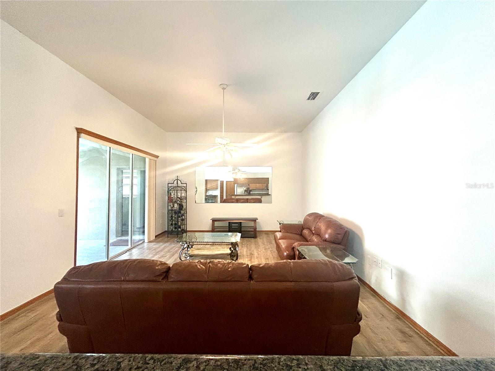 Listing photo id 17 for 1729 Buckhorn Place