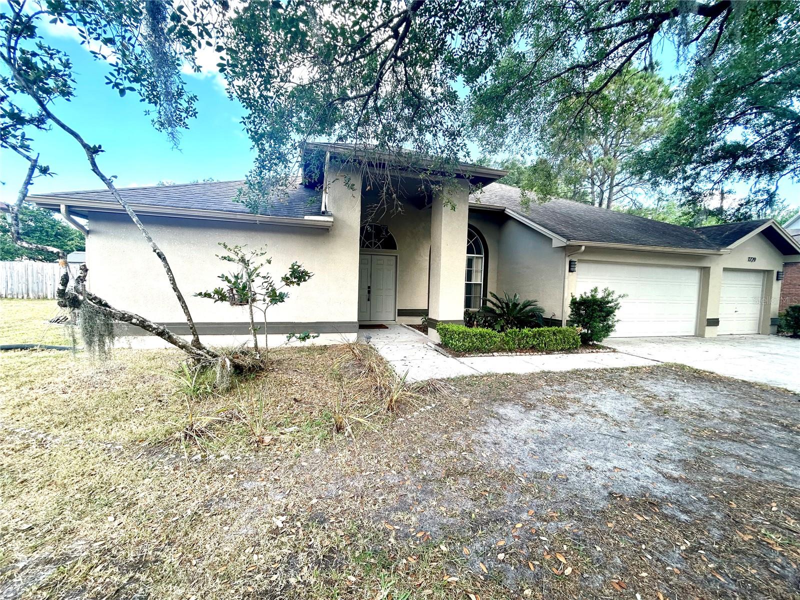 Listing photo id 0 for 1729 Buckhorn Place