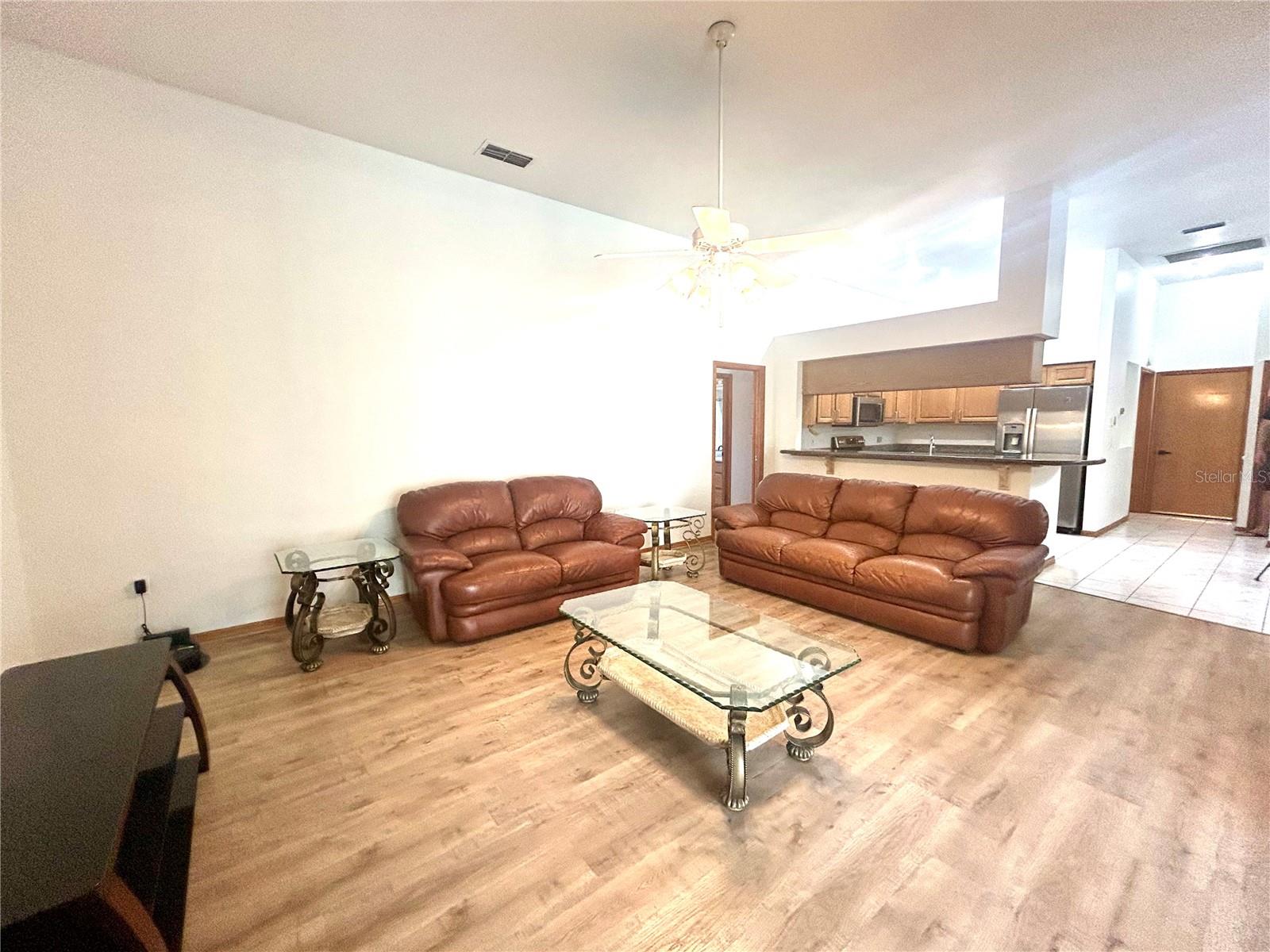 Listing photo id 18 for 1729 Buckhorn Place
