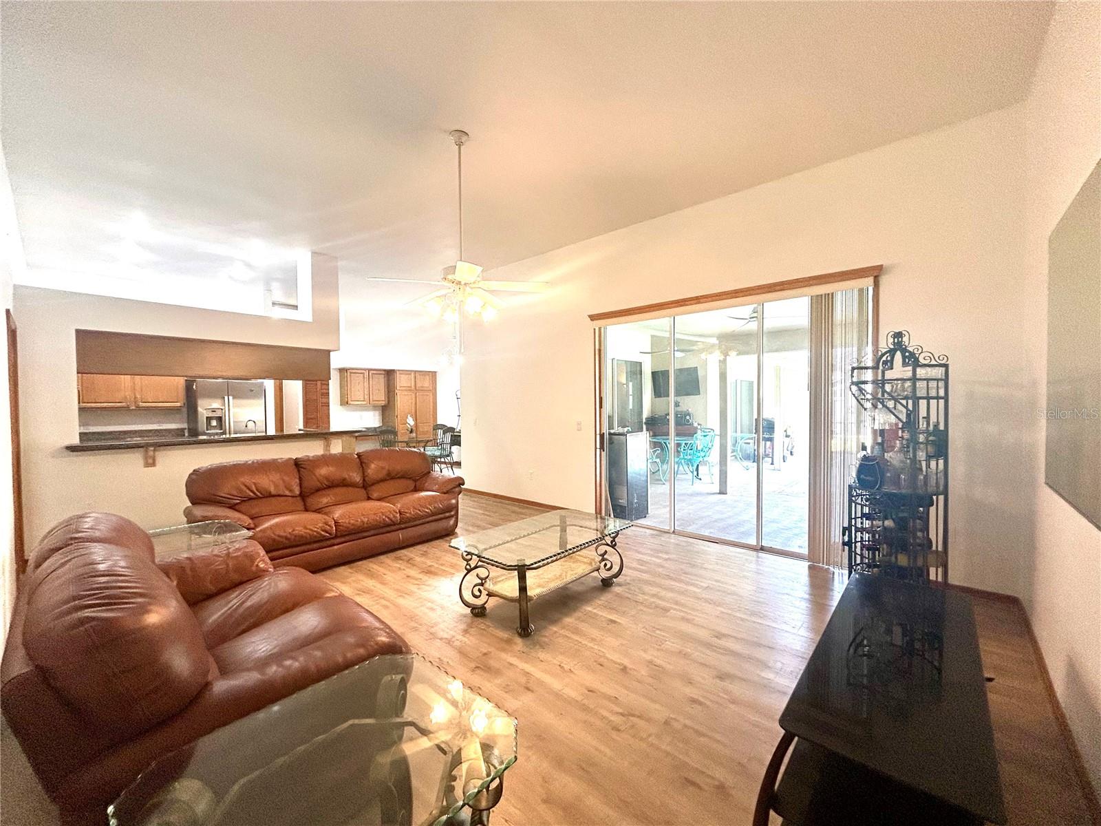 Listing photo id 19 for 1729 Buckhorn Place