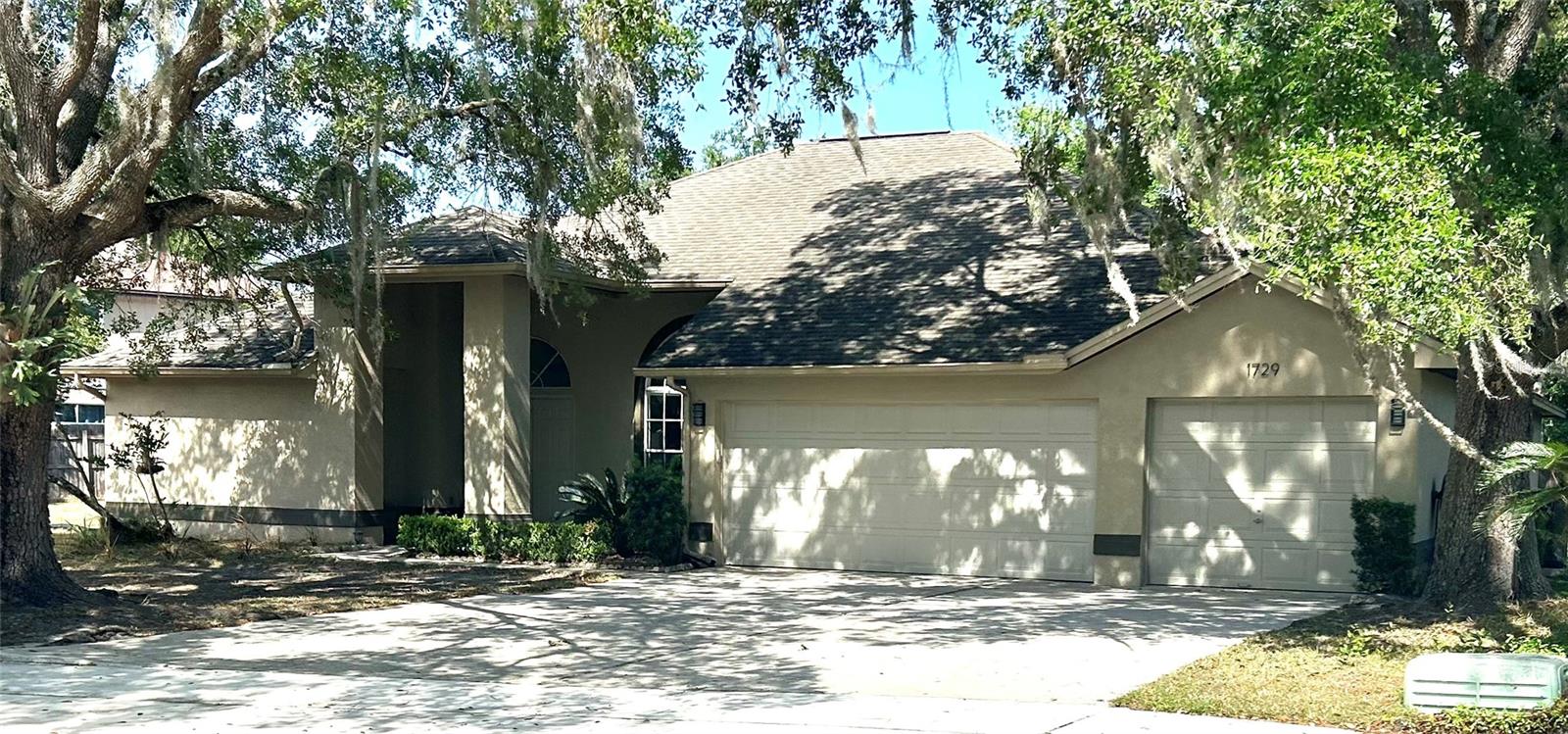Listing photo id 1 for 1729 Buckhorn Place