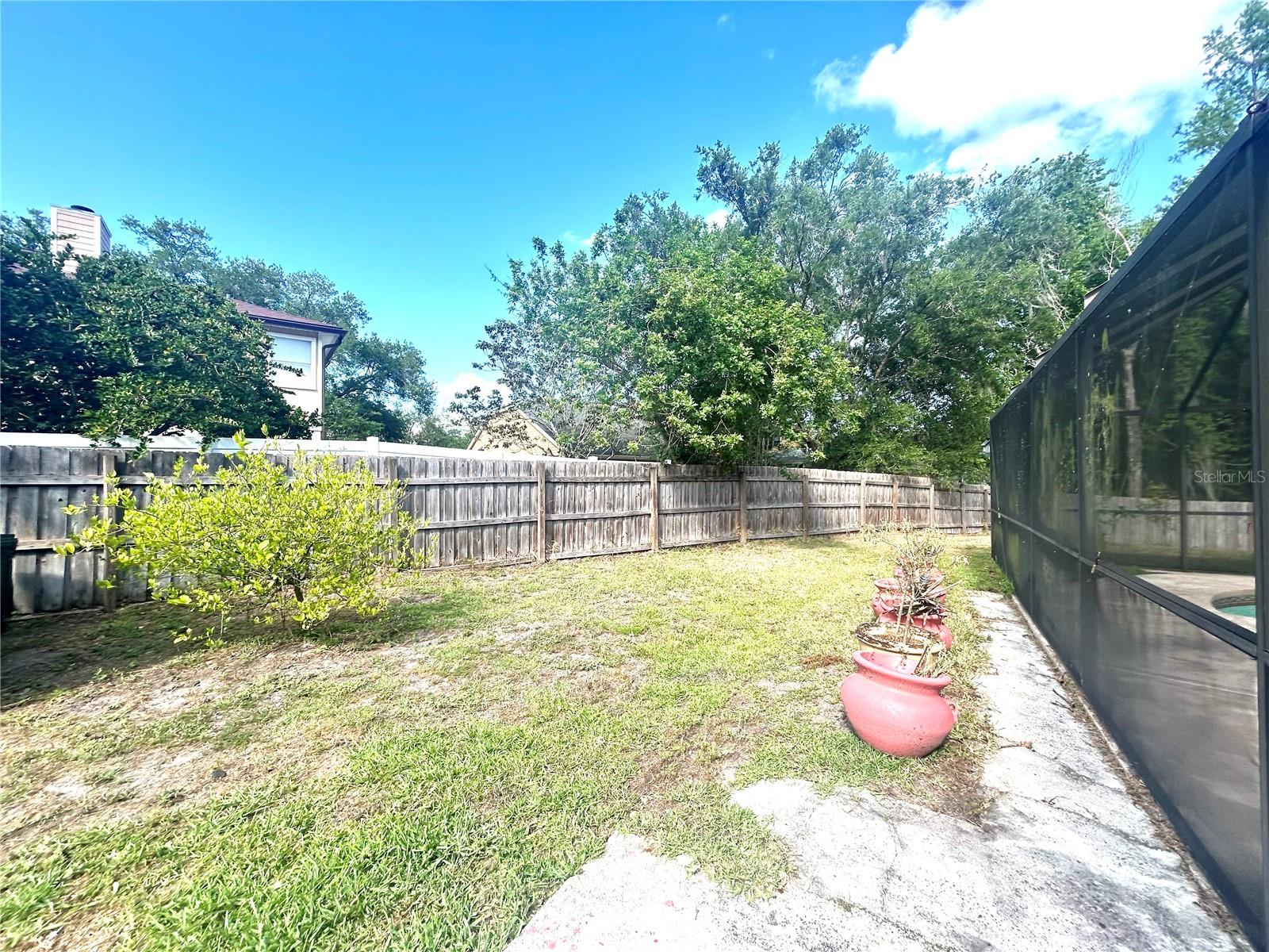 Listing photo id 28 for 1729 Buckhorn Place