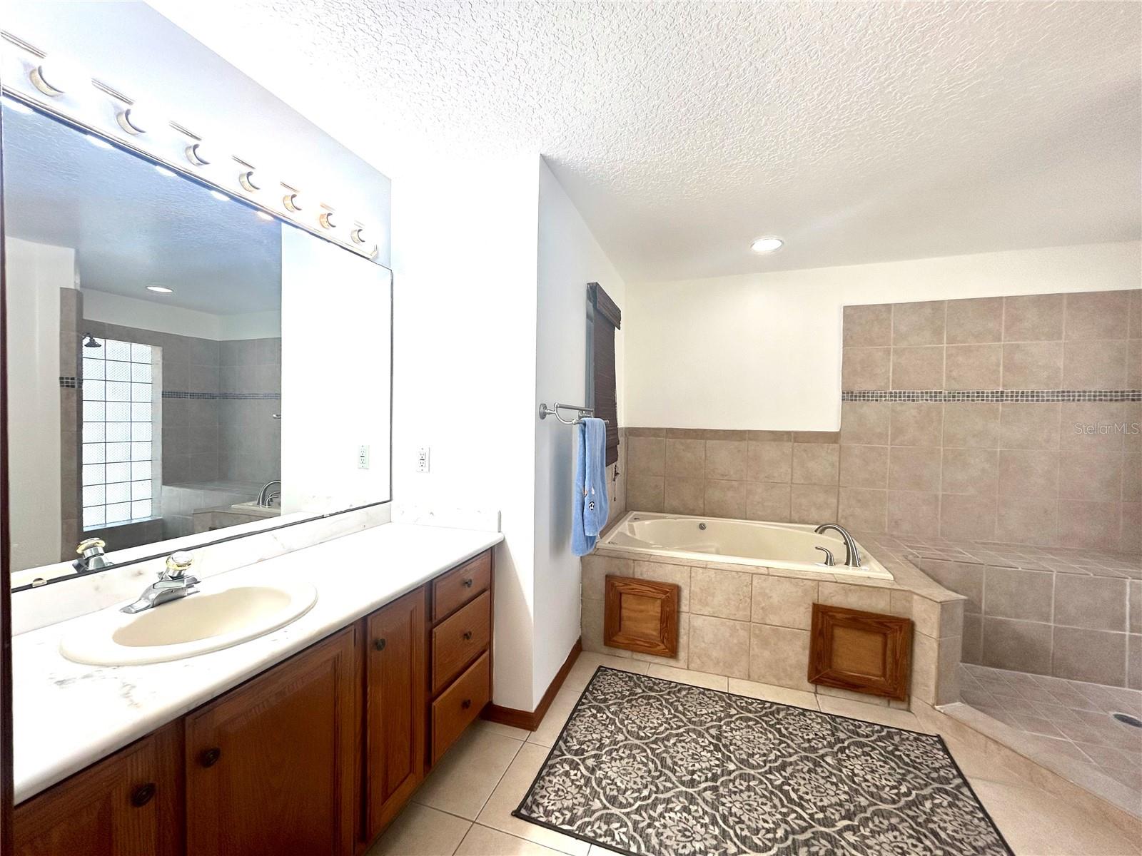 Listing photo id 38 for 1729 Buckhorn Place