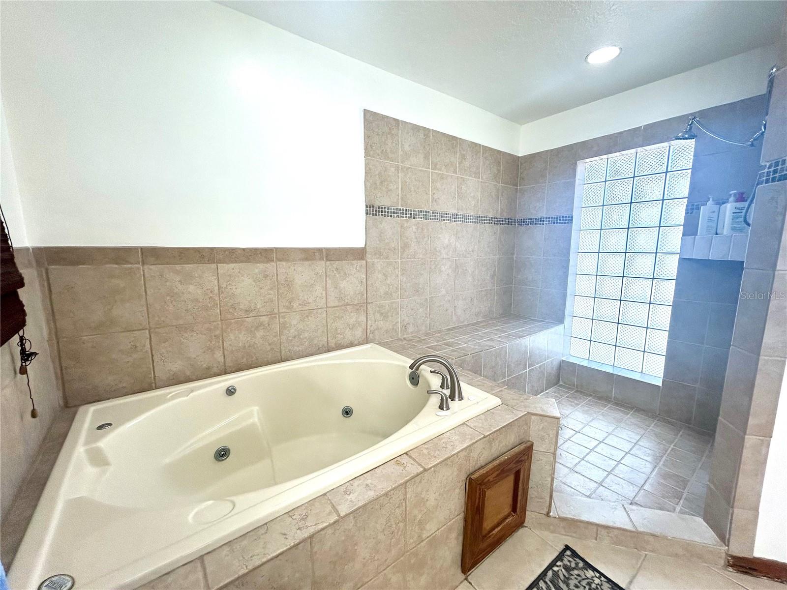 Listing photo id 39 for 1729 Buckhorn Place