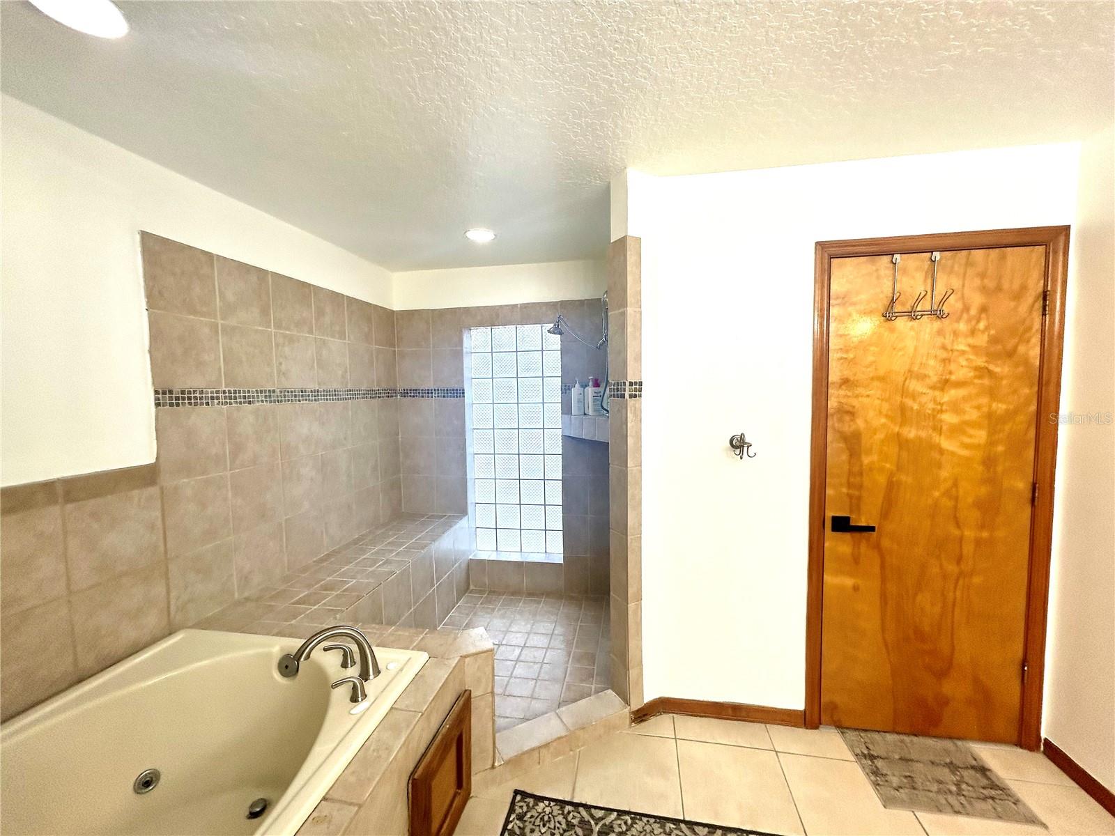 Listing photo id 41 for 1729 Buckhorn Place