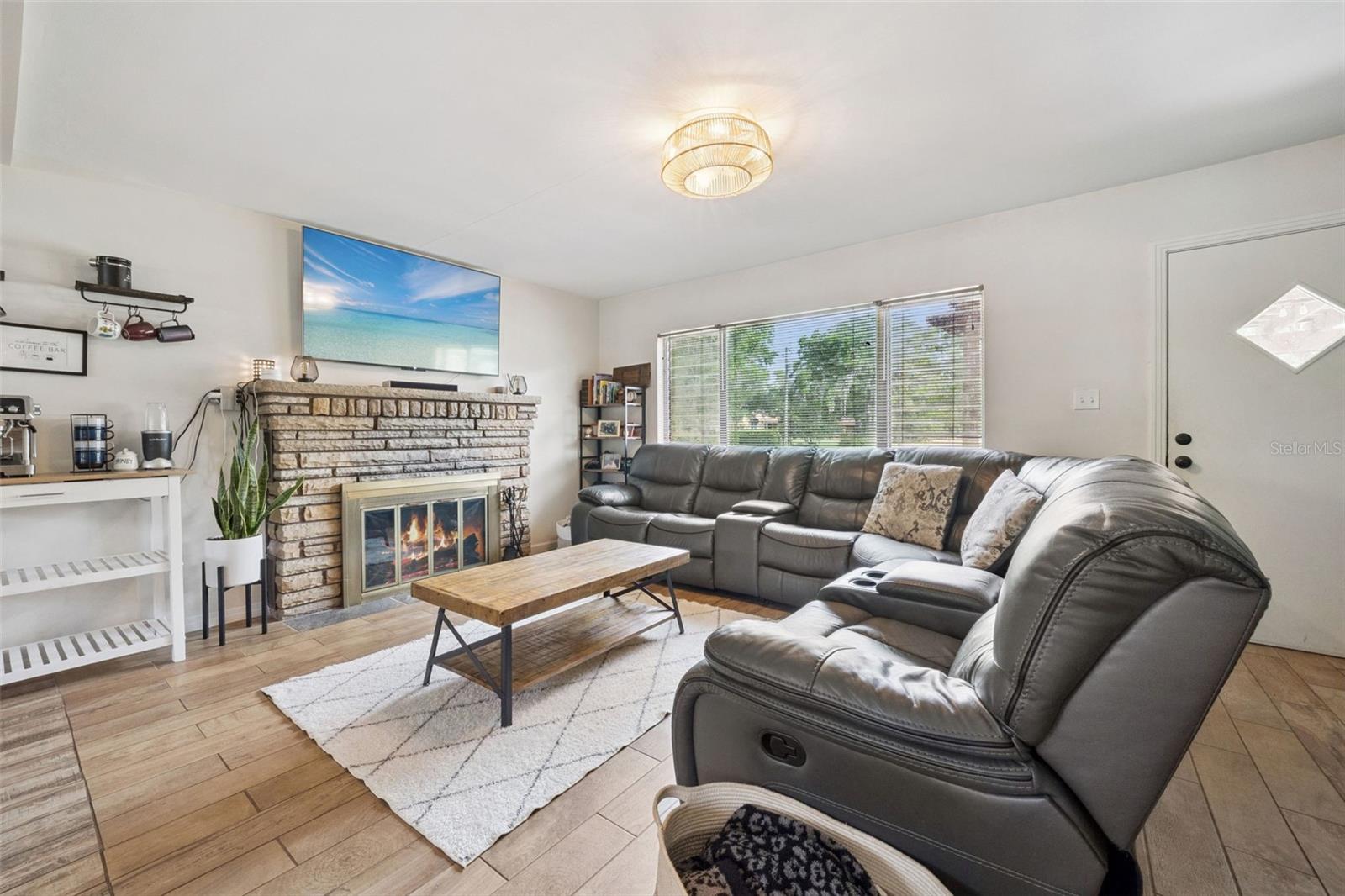 Image 11 of 49 For 219 Crystal Drive