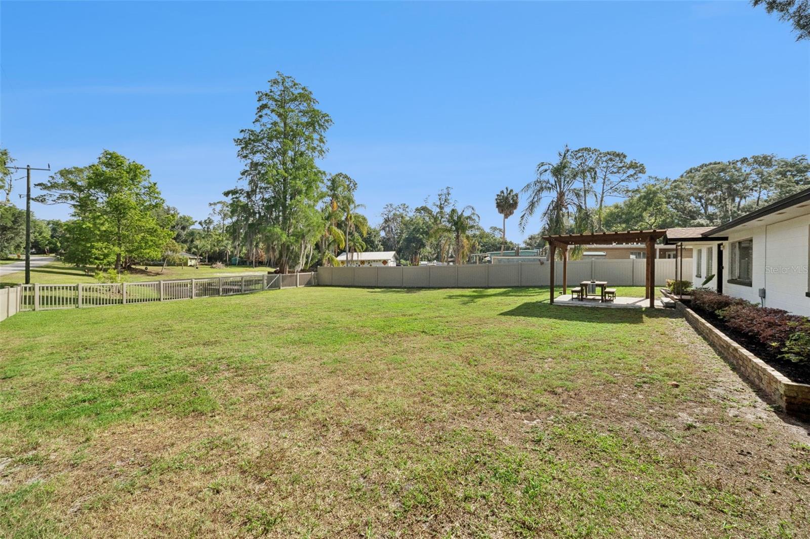 Image 2 of 49 For 219 Crystal Drive