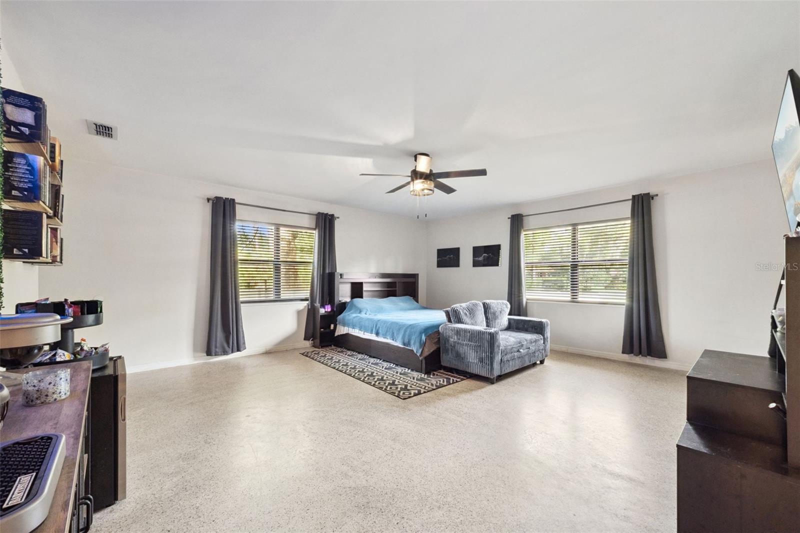 Image 22 of 49 For 219 Crystal Drive