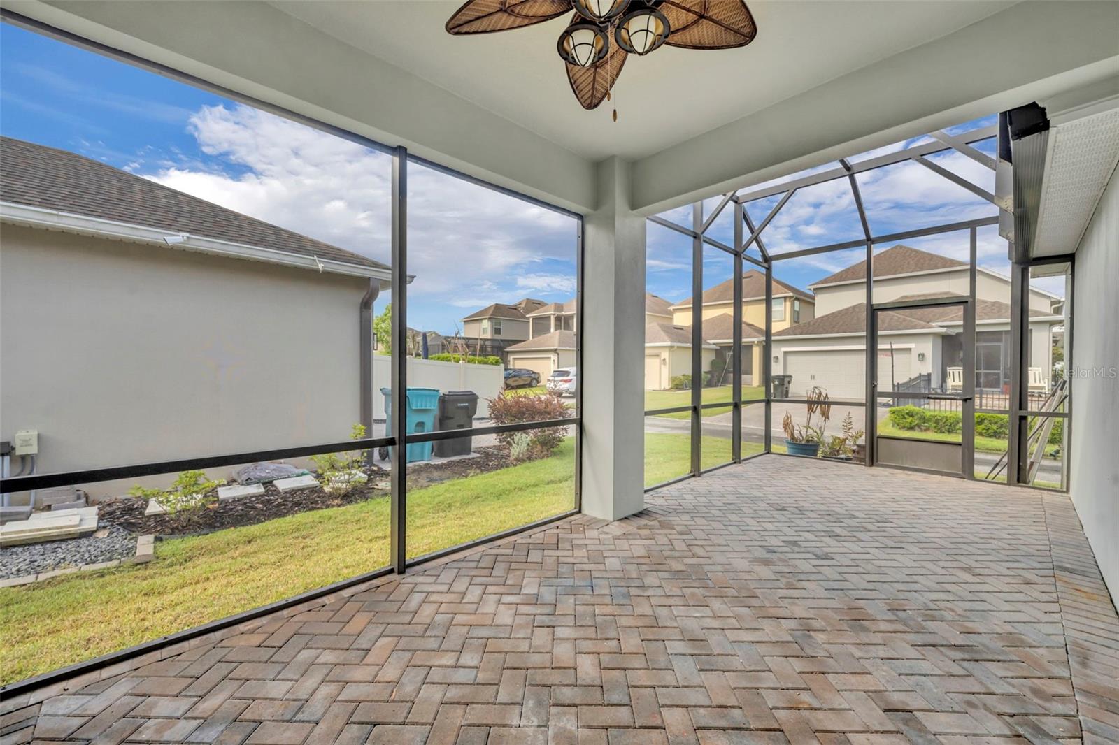 Listing photo id 12 for 8804 Lovett Avenue
