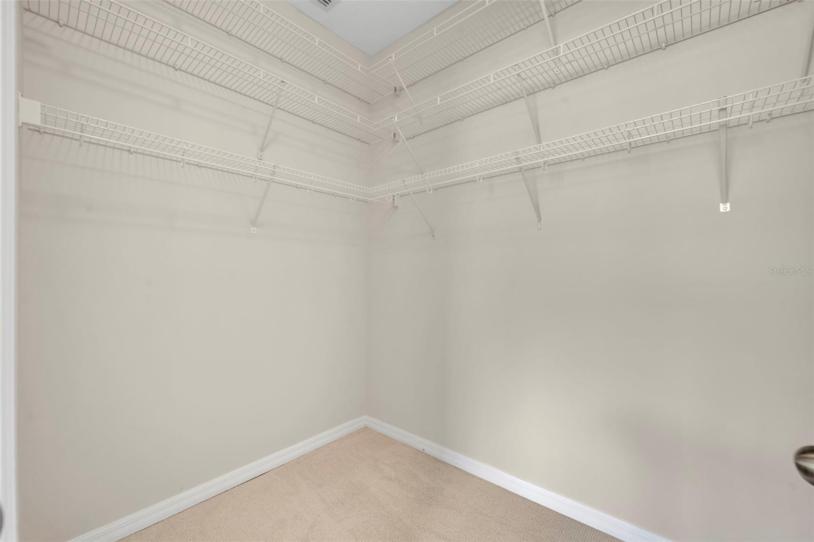 Listing photo id 17 for 8804 Lovett Avenue