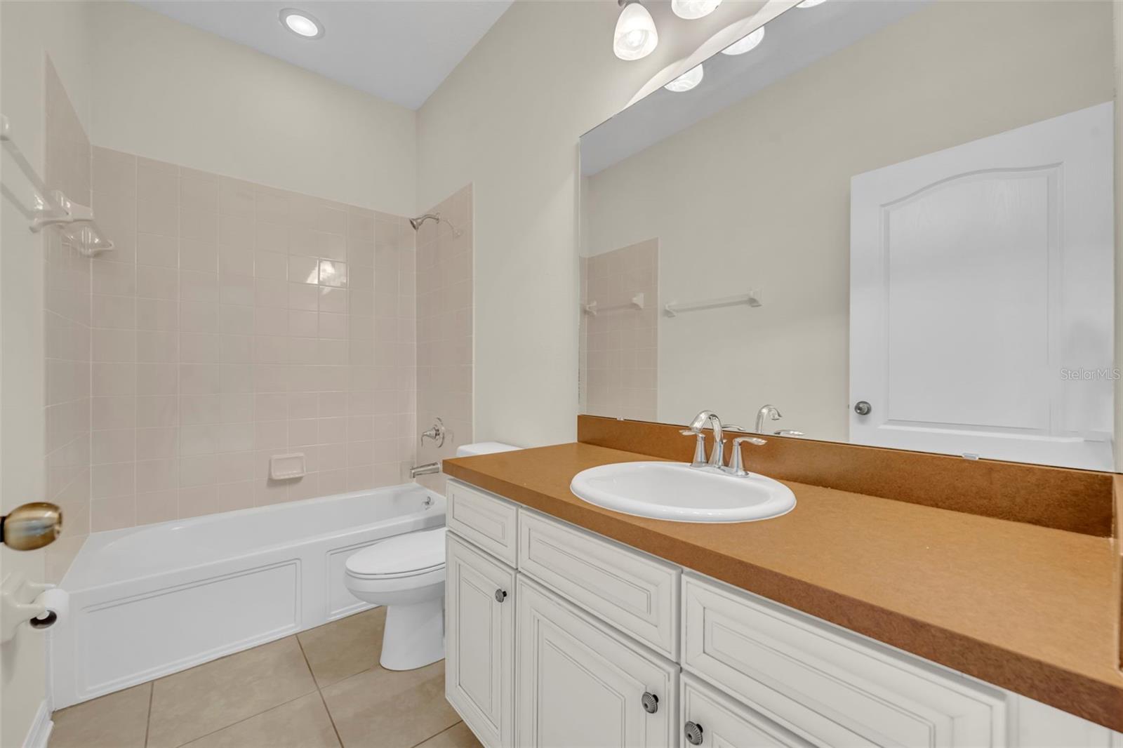 Listing photo id 21 for 8804 Lovett Avenue