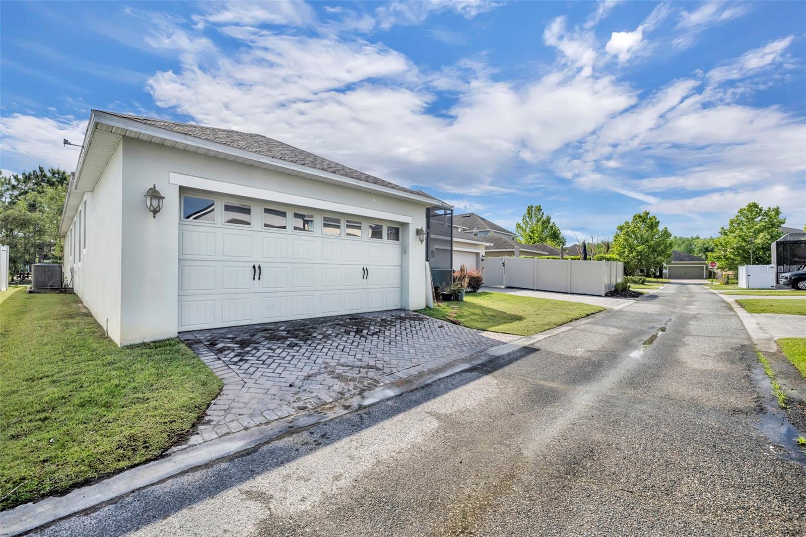 Listing photo id 22 for 8804 Lovett Avenue