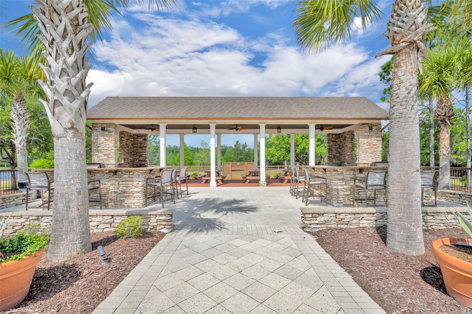 Listing photo id 28 for 8804 Lovett Avenue