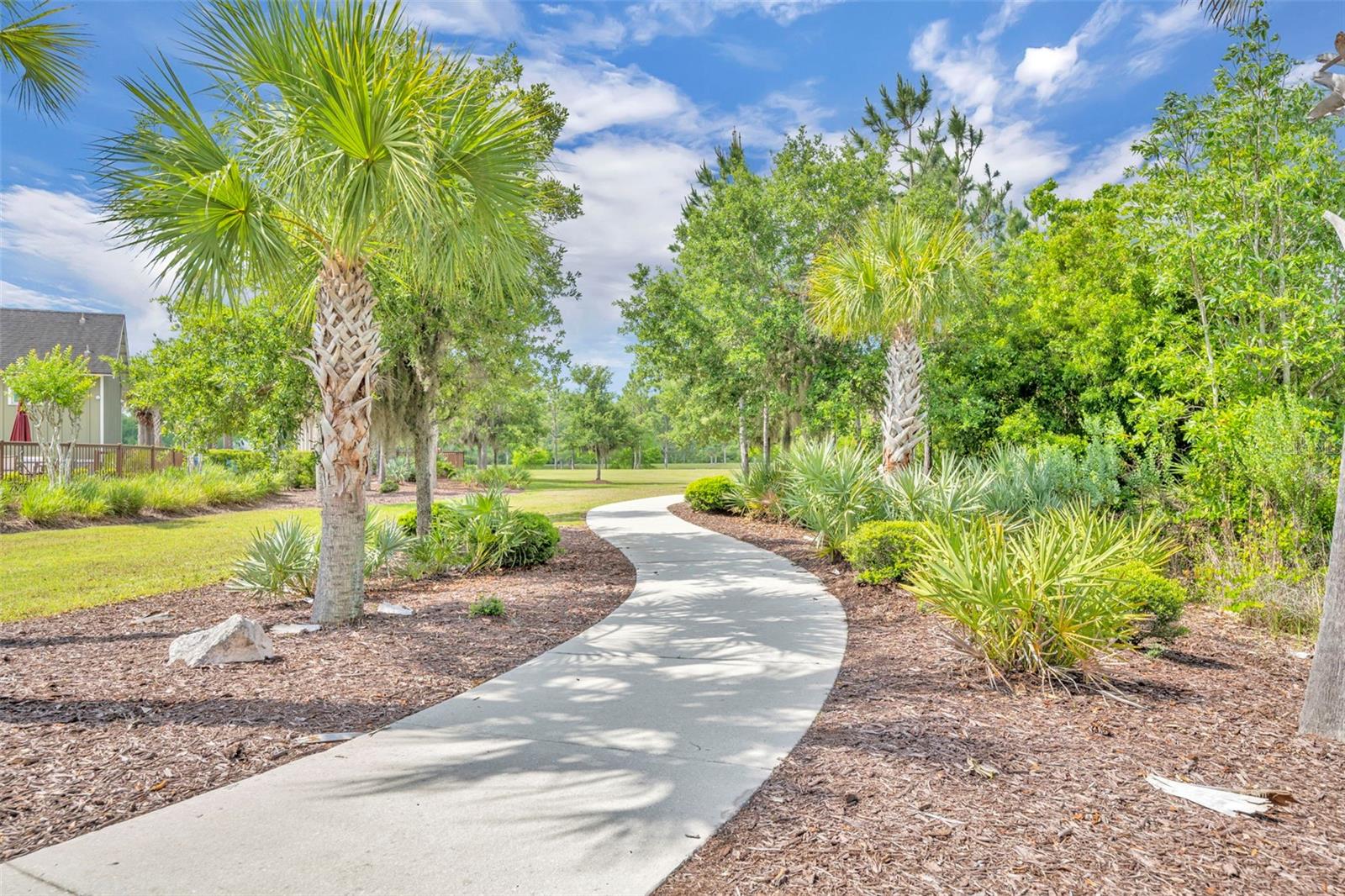 Listing photo id 31 for 8804 Lovett Avenue