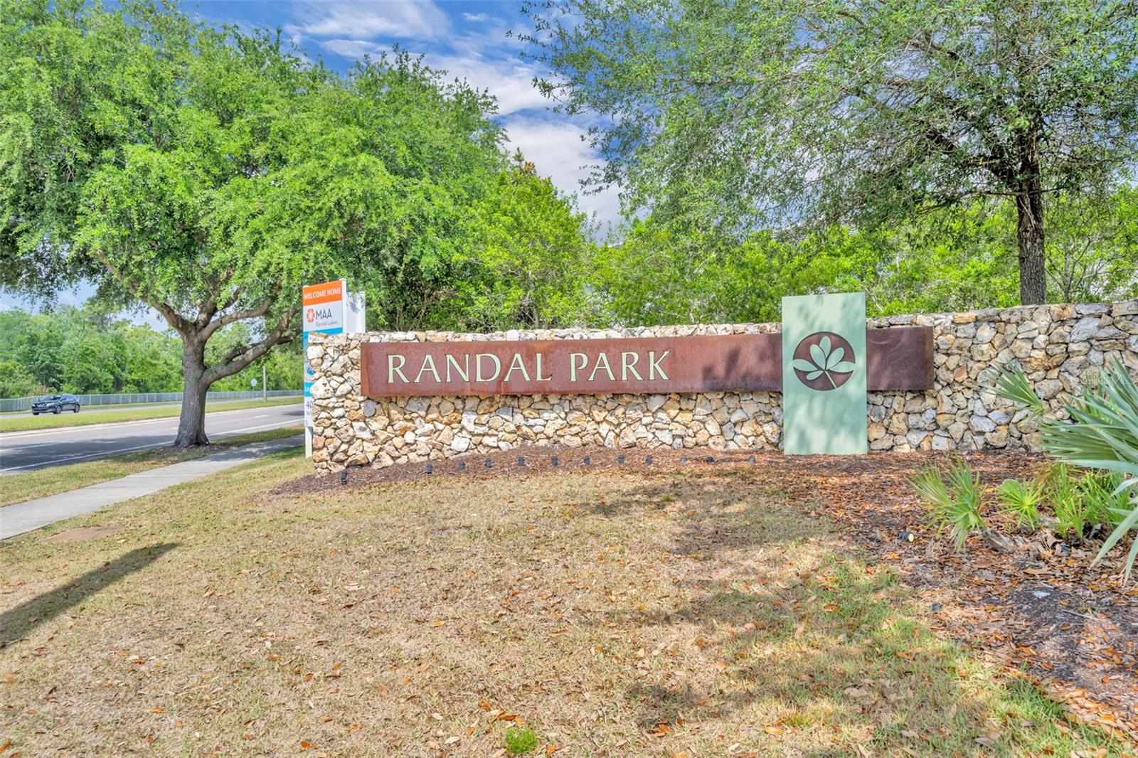 Listing photo id 33 for 8804 Lovett Avenue