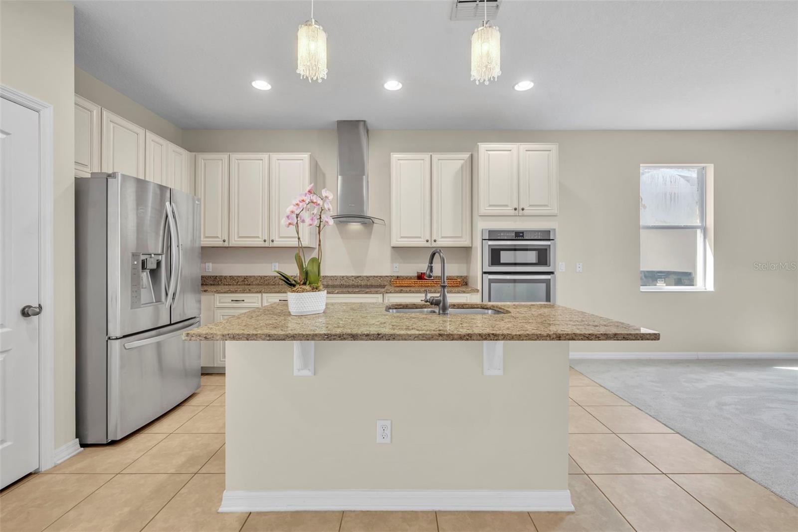 Listing photo id 5 for 8804 Lovett Avenue