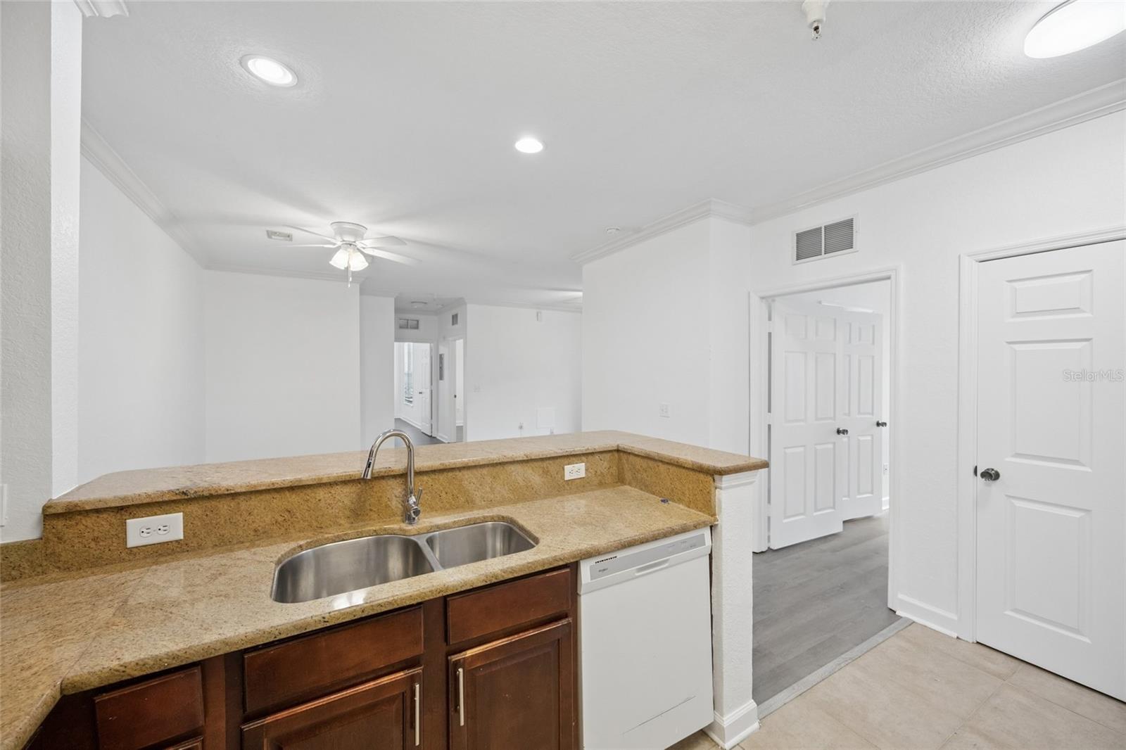 Listing photo id 2 for 8020 Tuscany Way 6108