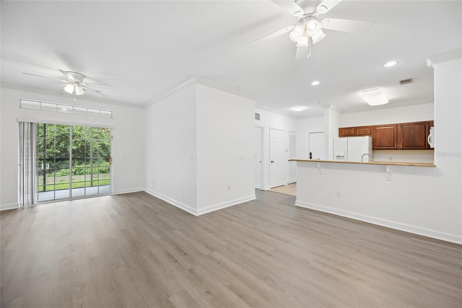 Listing photo id 3 for 8020 Tuscany Way 6108