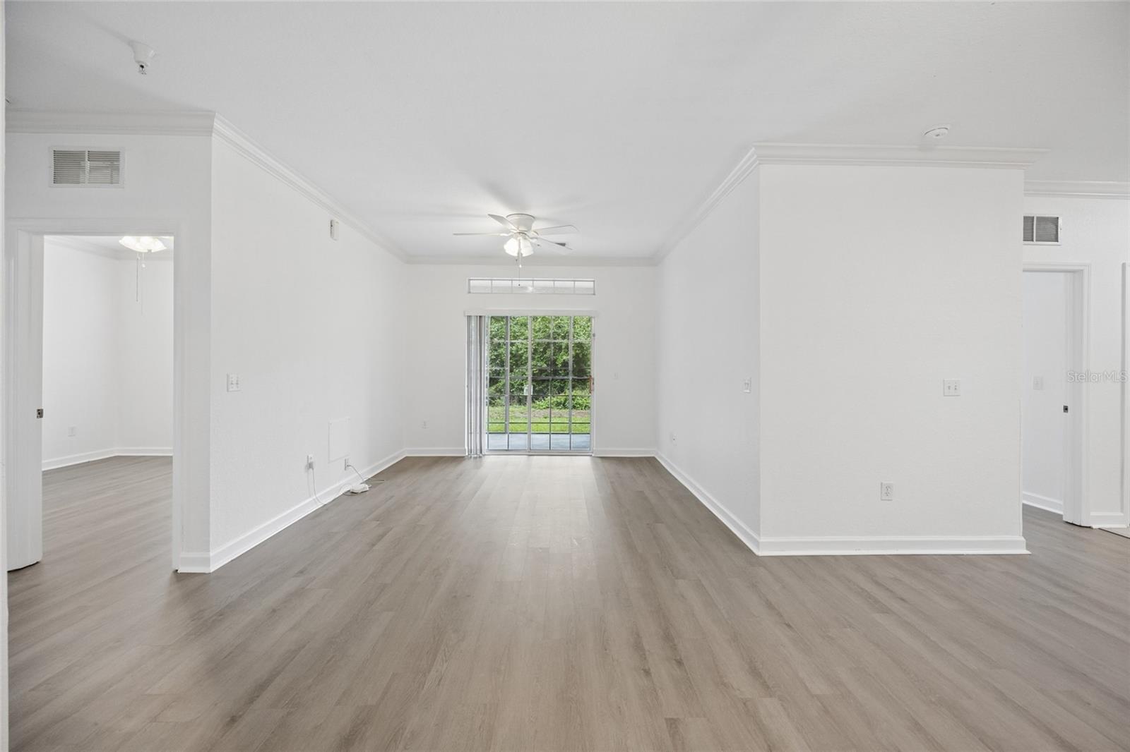Listing photo id 4 for 8020 Tuscany Way 6108