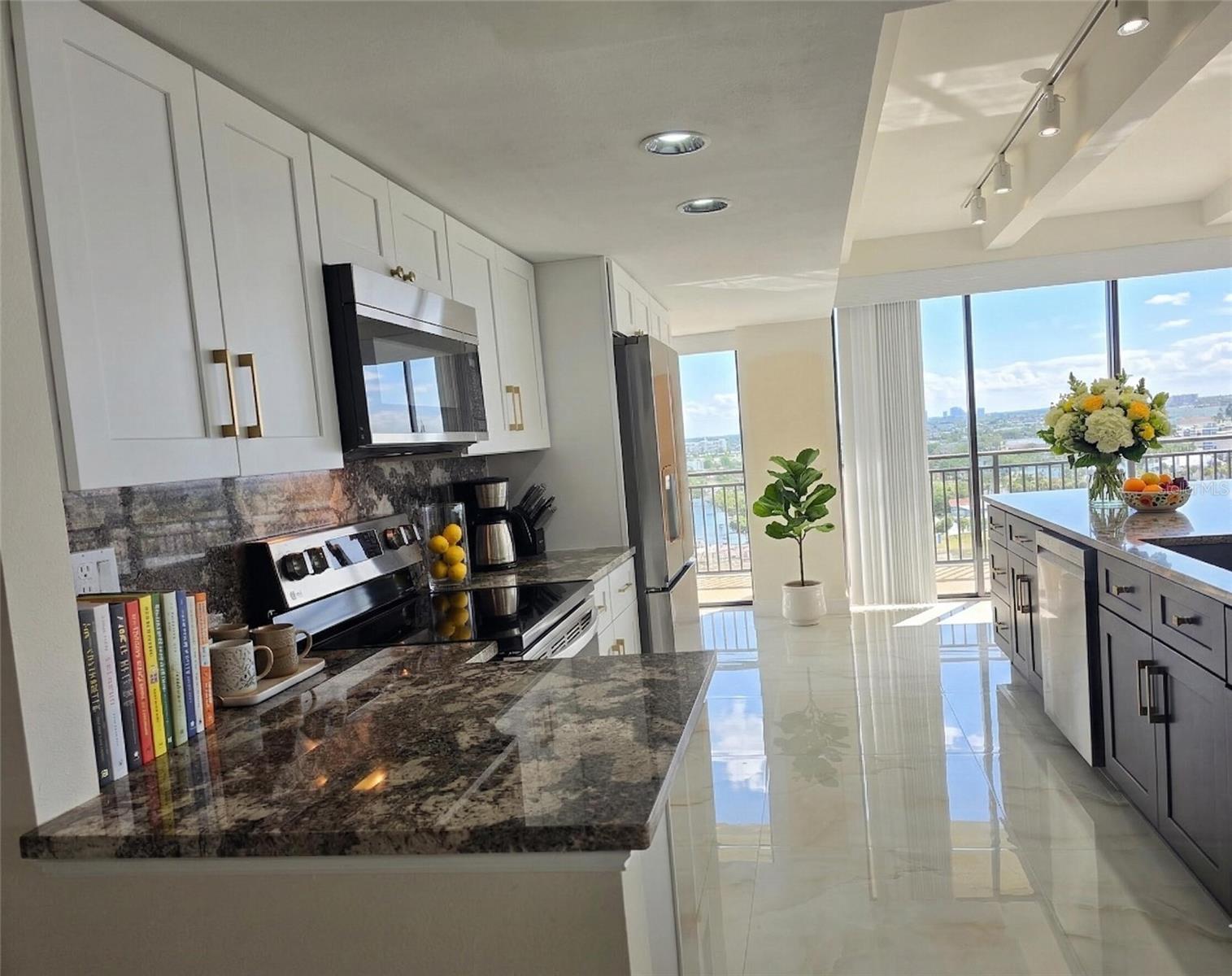 Image 11 of 22 For 7600 Bayshore Drive 901