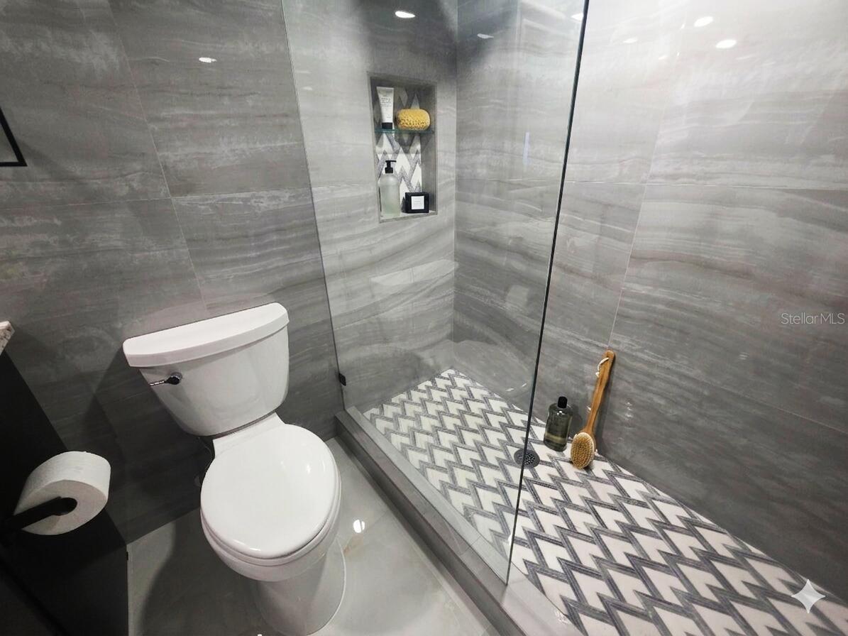 Image 15 of 22 For 7600 Bayshore Drive 901
