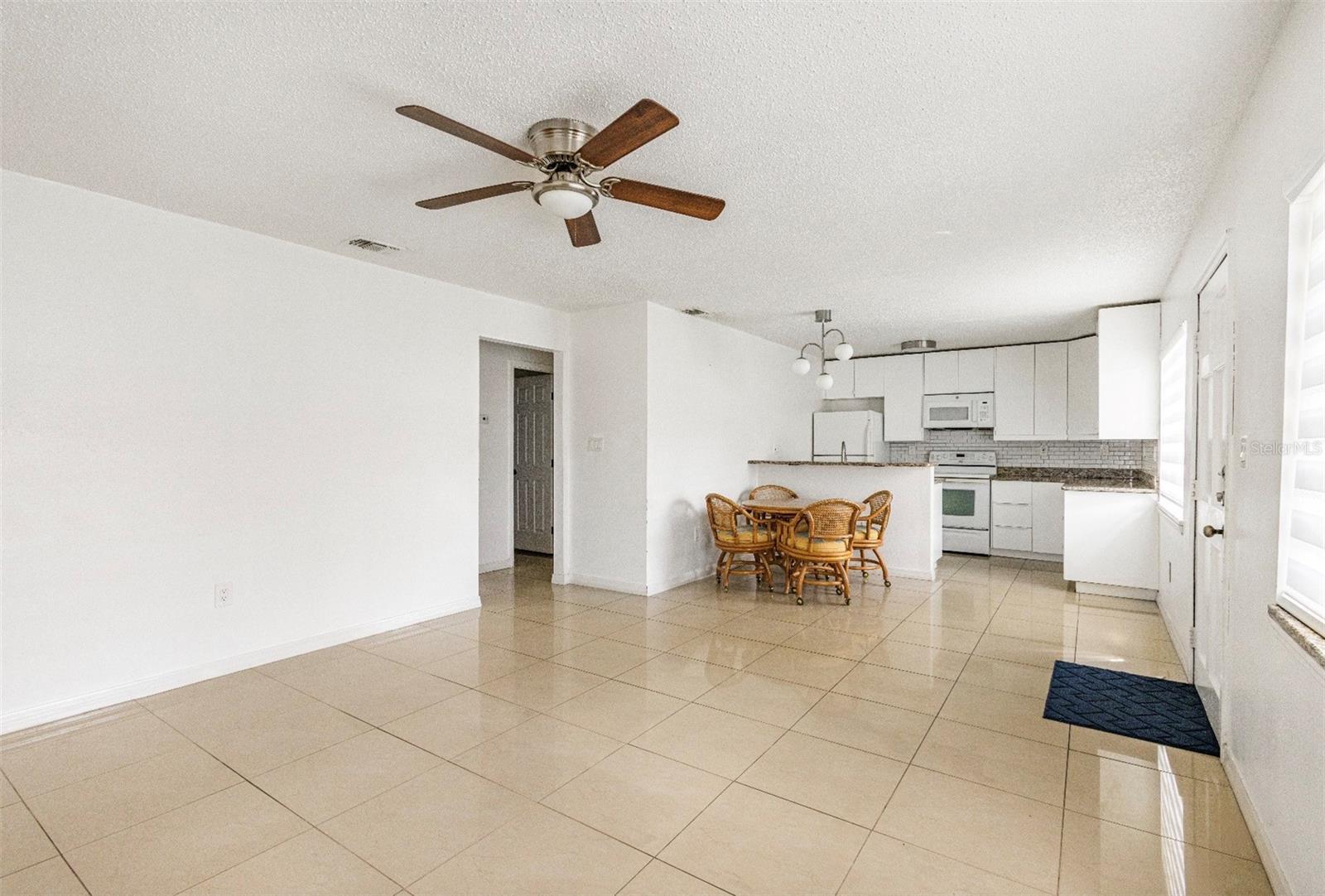 Image 4 of 21 For 1831 Bough Avenue 1