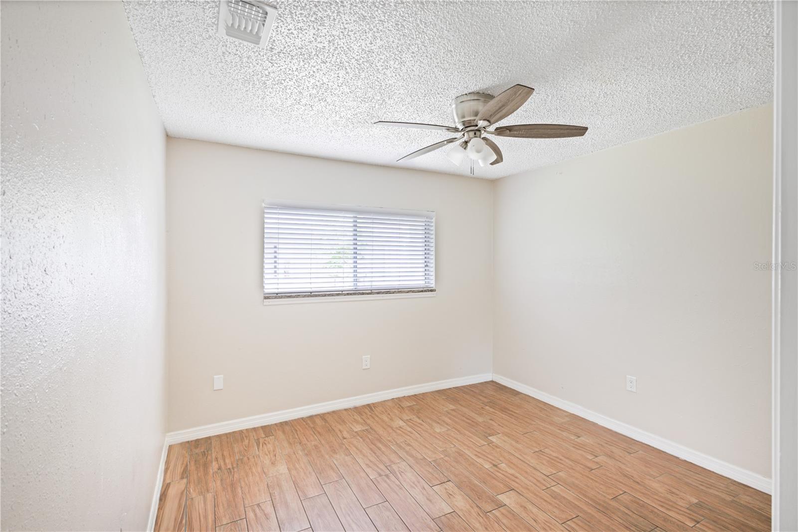 Image 6 of 21 For 1831 Bough Avenue 1