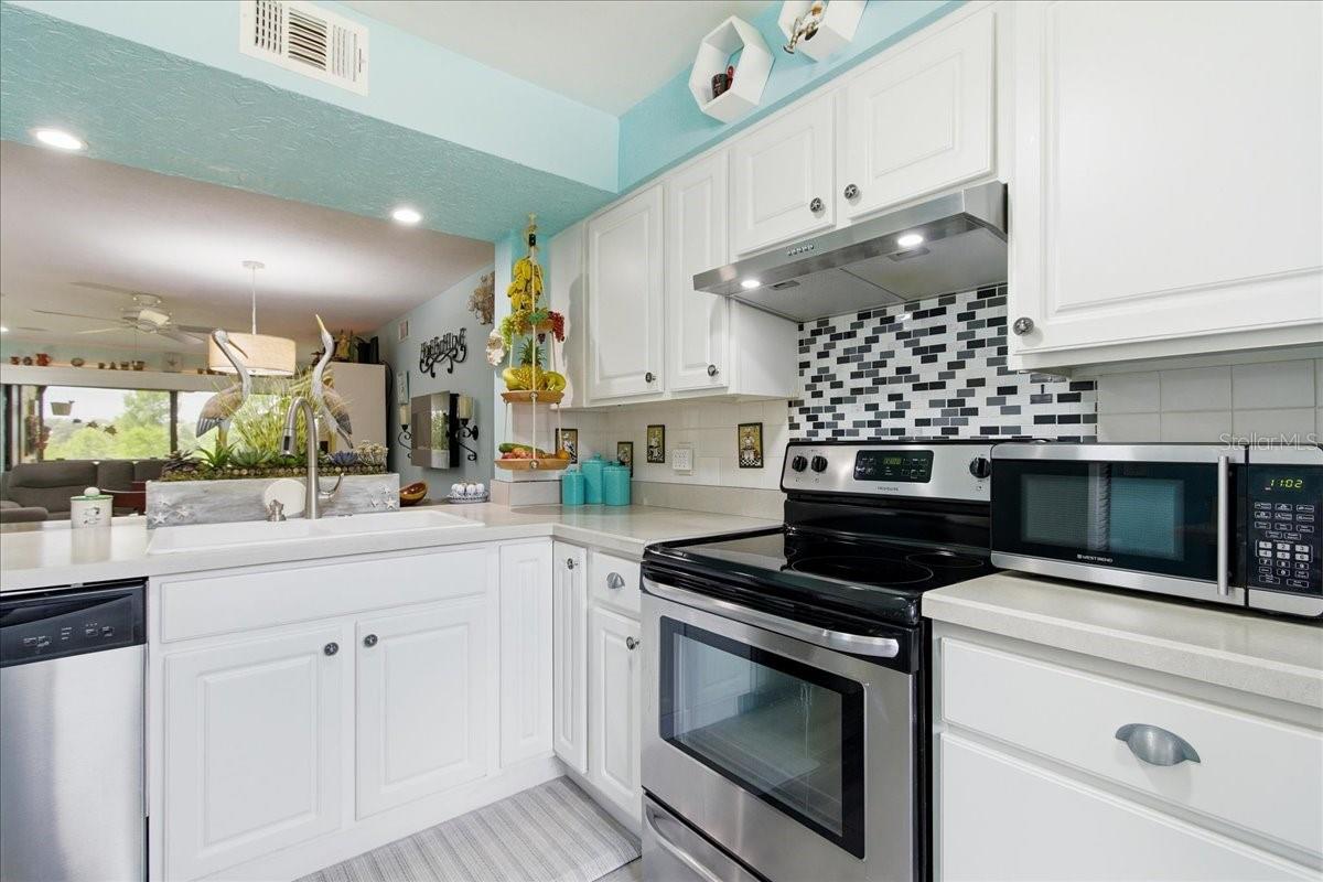 Image 11 of 47 For 6111 Lake Pointe Drive 202
