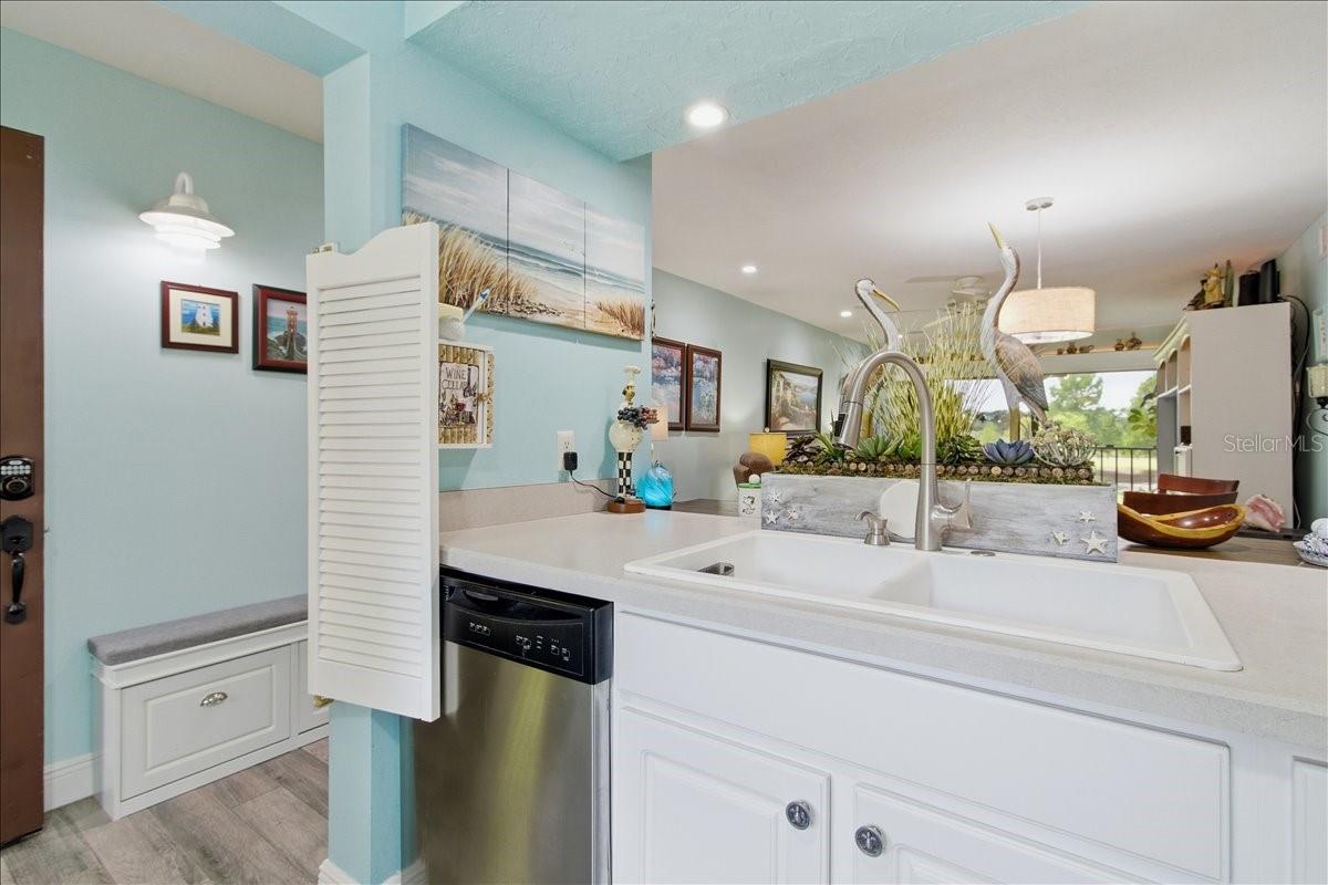 Image 12 of 47 For 6111 Lake Pointe Drive 202