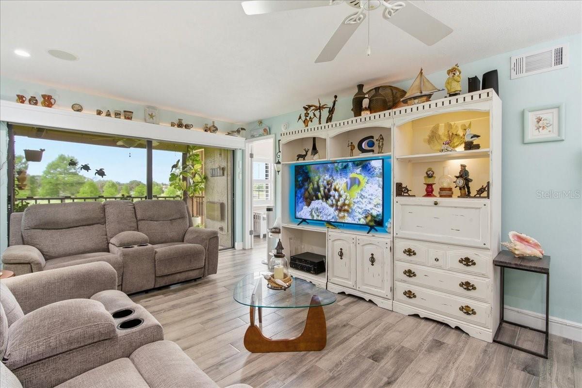 Image 18 of 47 For 6111 Lake Pointe Drive 202