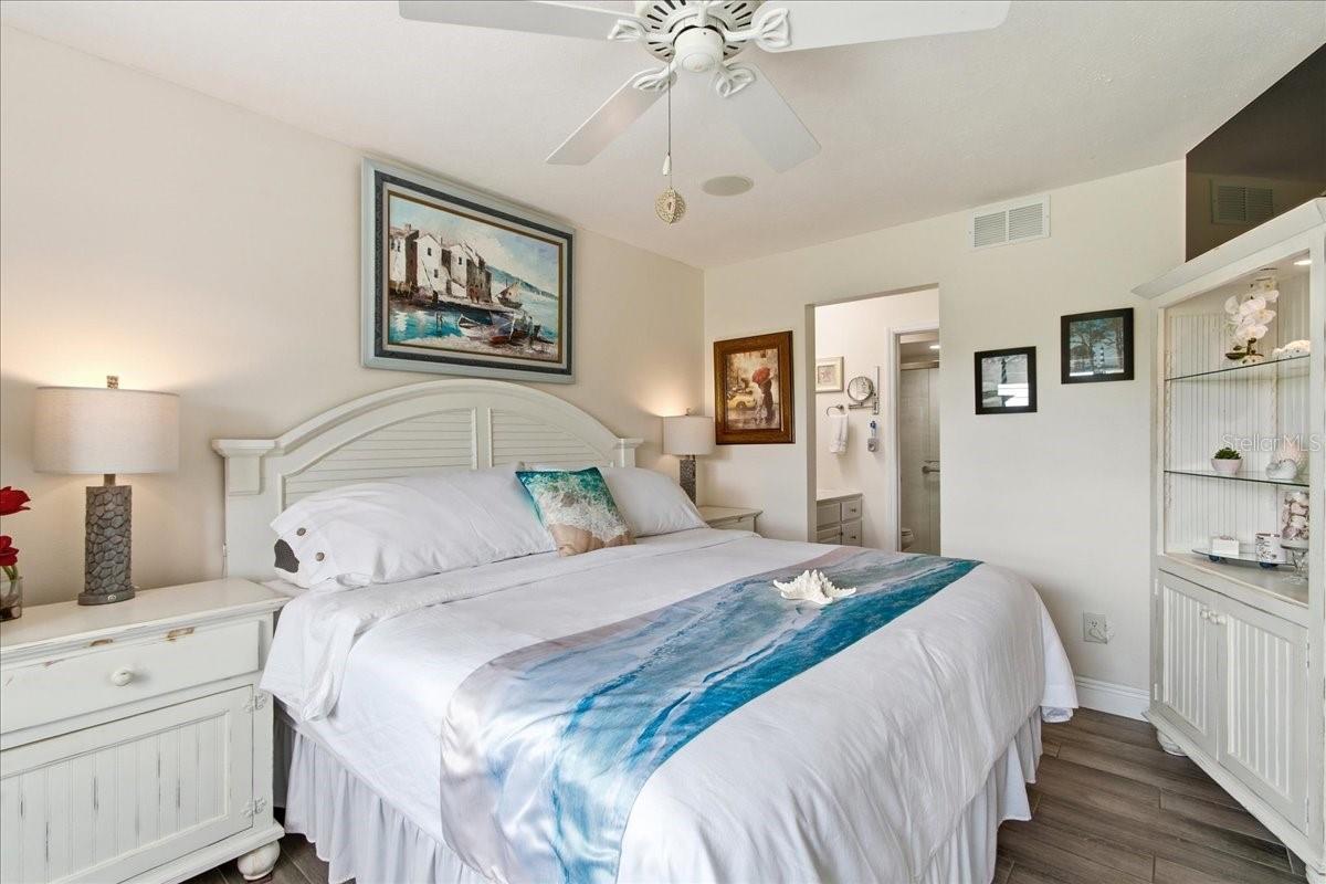 Image 21 of 47 For 6111 Lake Pointe Drive 202