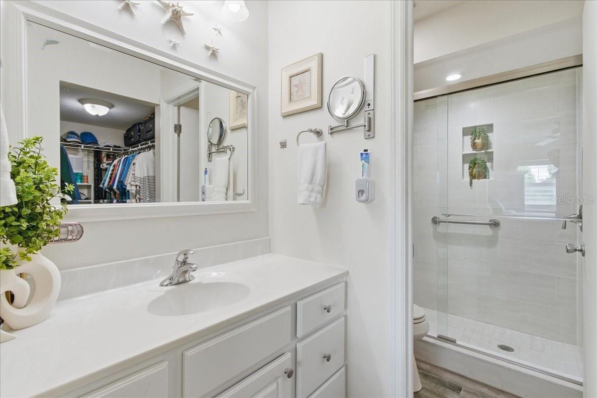 Image 26 of 47 For 6111 Lake Pointe Drive 202