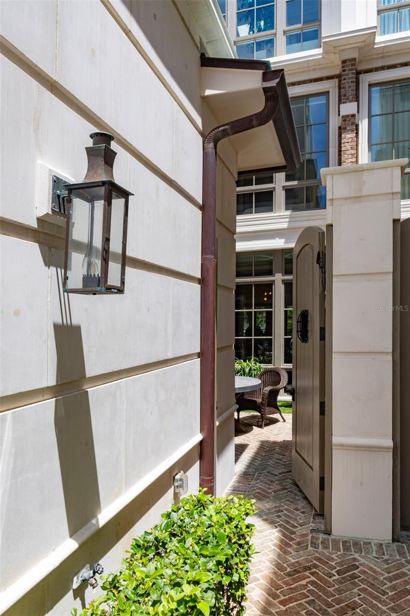 Image 33 of 82 For 643 Park Avenue