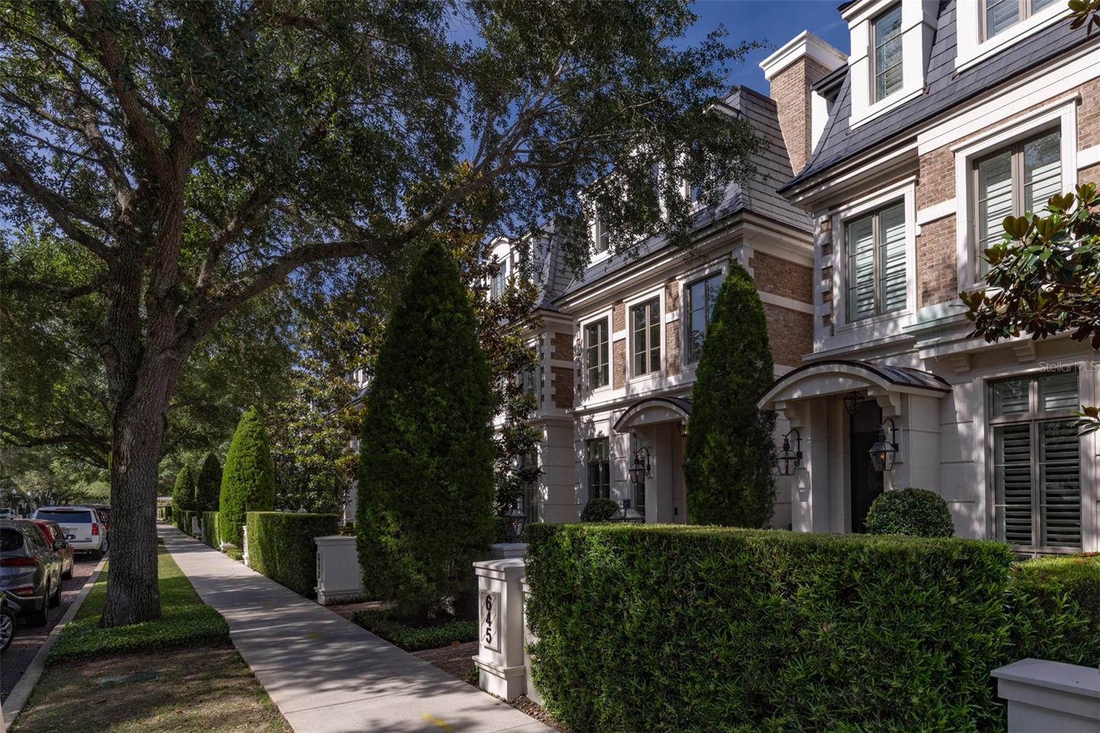 Image 4 of 82 For 643 Park Avenue