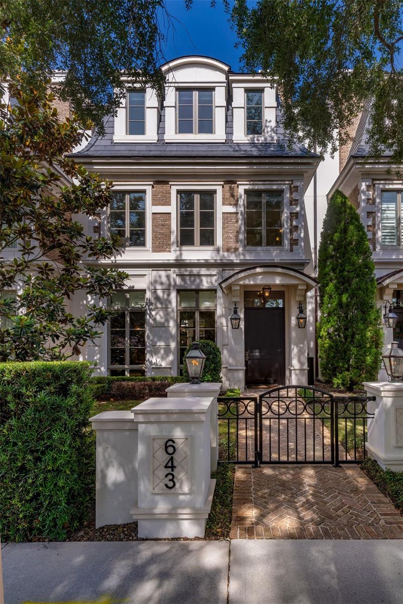 Image 5 of 82 For 643 Park Avenue