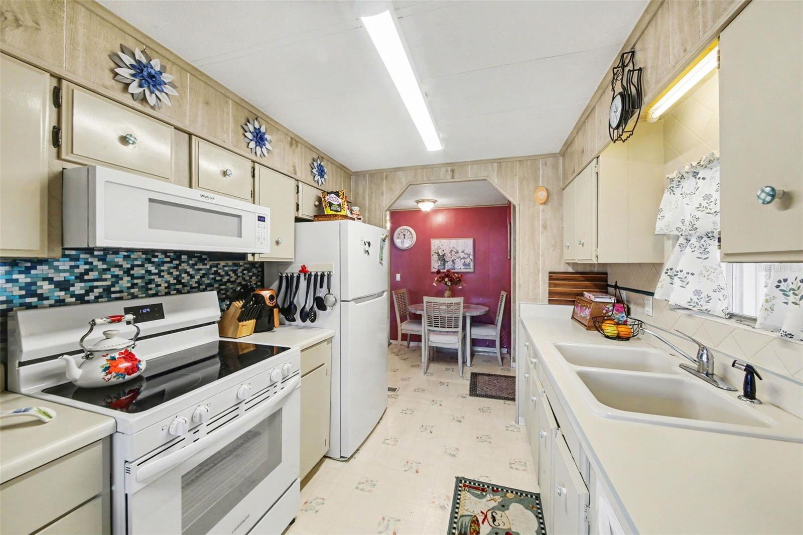 Image 8 of 23 For 732 Dove Avenue