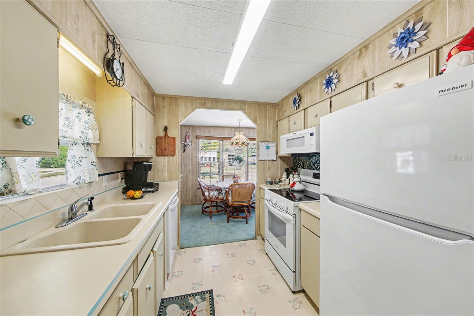 Image 9 of 23 For 732 Dove Avenue