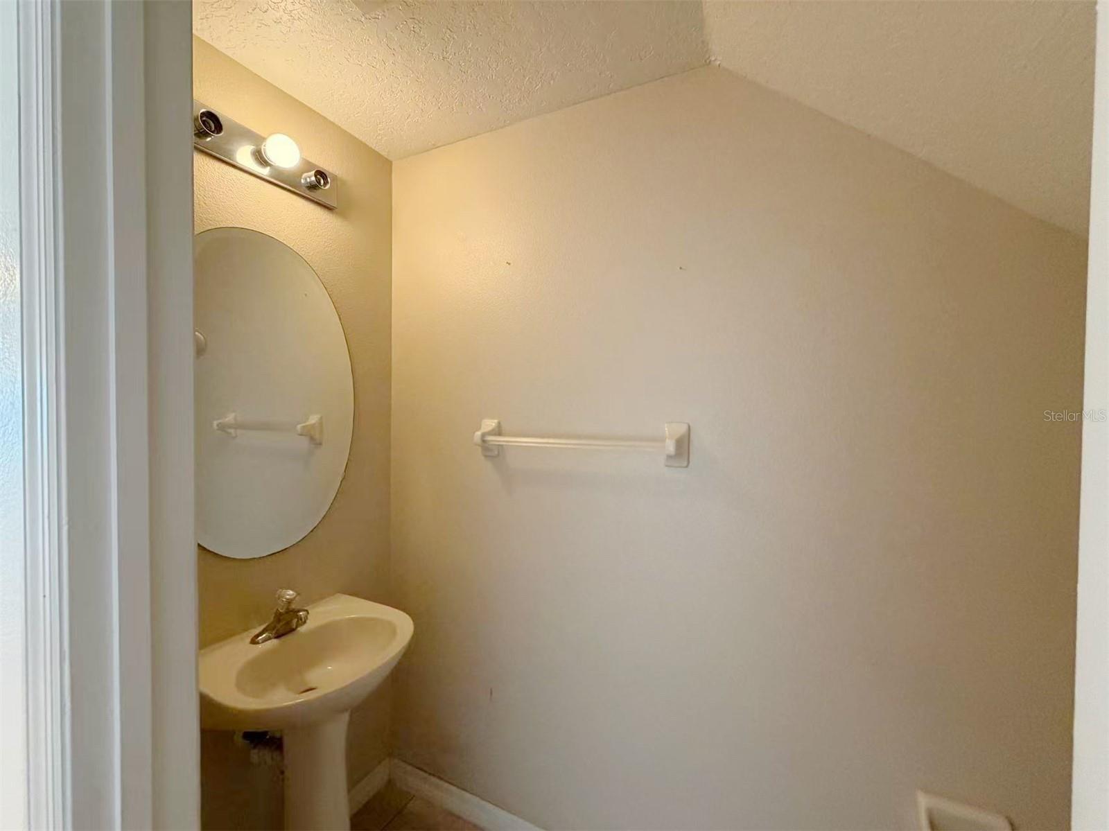 Image 18 of 38 For 12755 Somerset Oaks Street