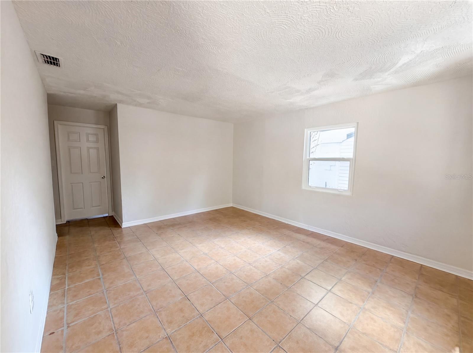 Image 12 of 18 For 4010 Paris Street
