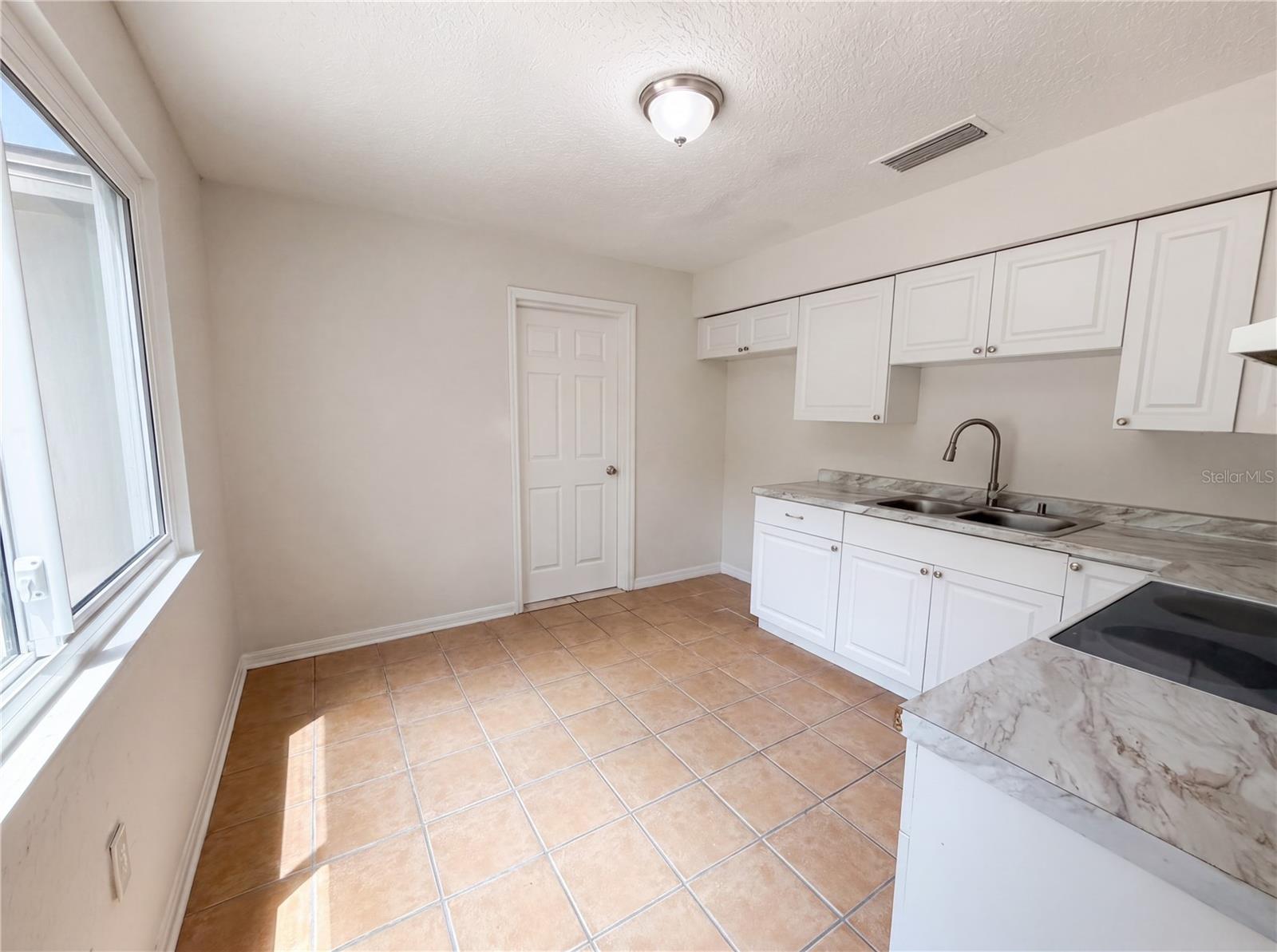 Image 3 of 18 For 4010 Paris Street